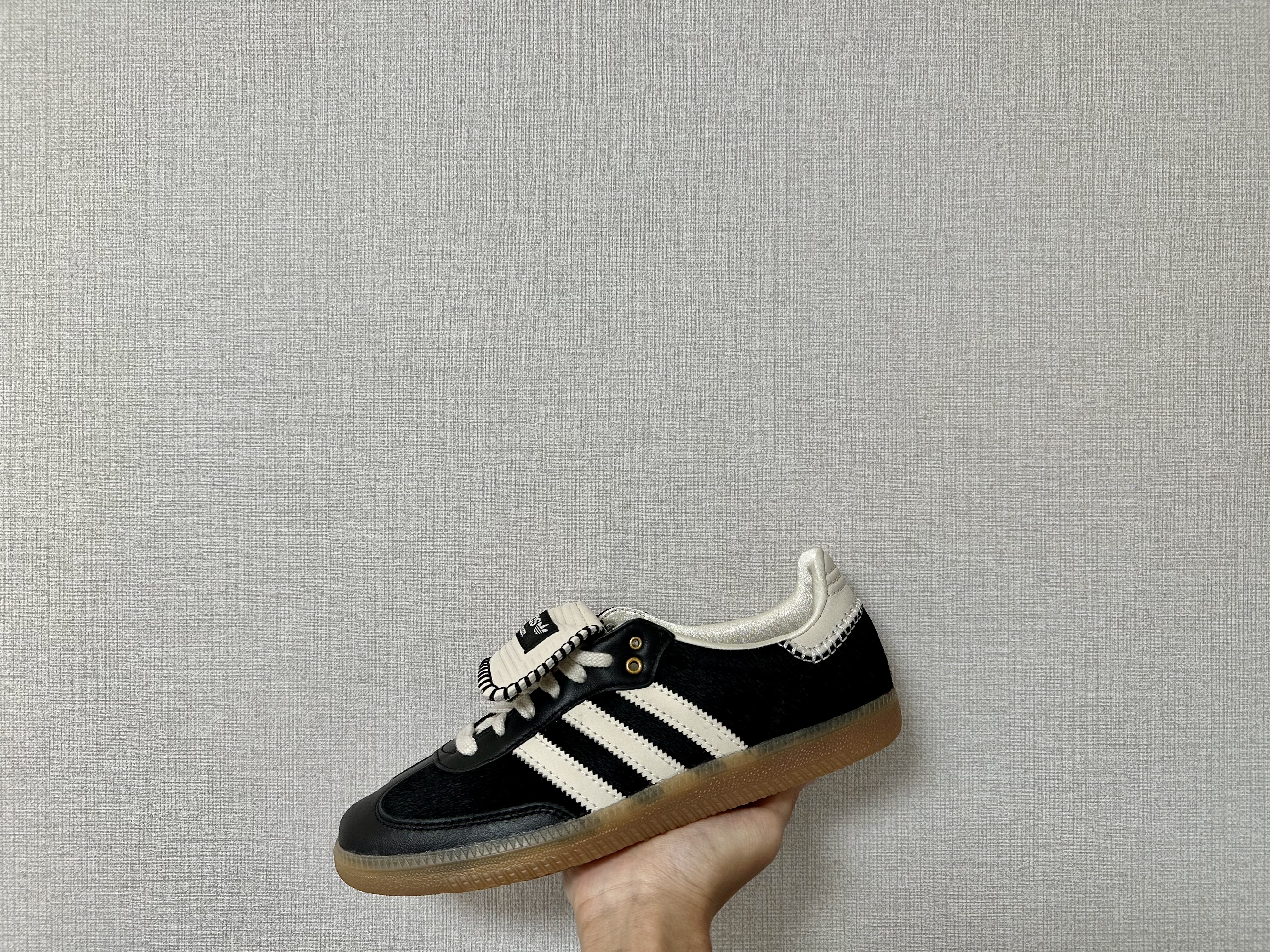 Adidas x Wales Bonner Pony Tonal Samba Core Black Cream White, Adidas x Wales Bonner Pony Tonal Samba Cream White Mystery Brown 착용 스타일 - 2