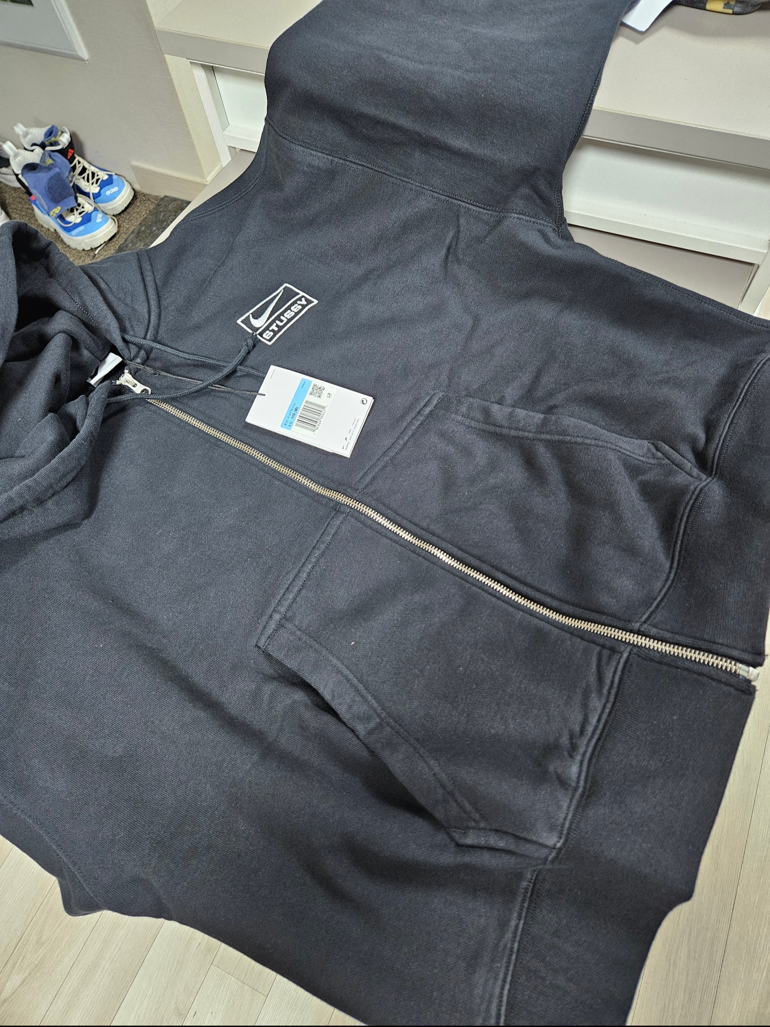 Nike x Stussy Full Zip Washed Fleece Hoodie Black (FJ9175-010), Nike x Stussy NRG Washed Fleece Crewneck Black (DO5310-010) 착용 스타일 - 7