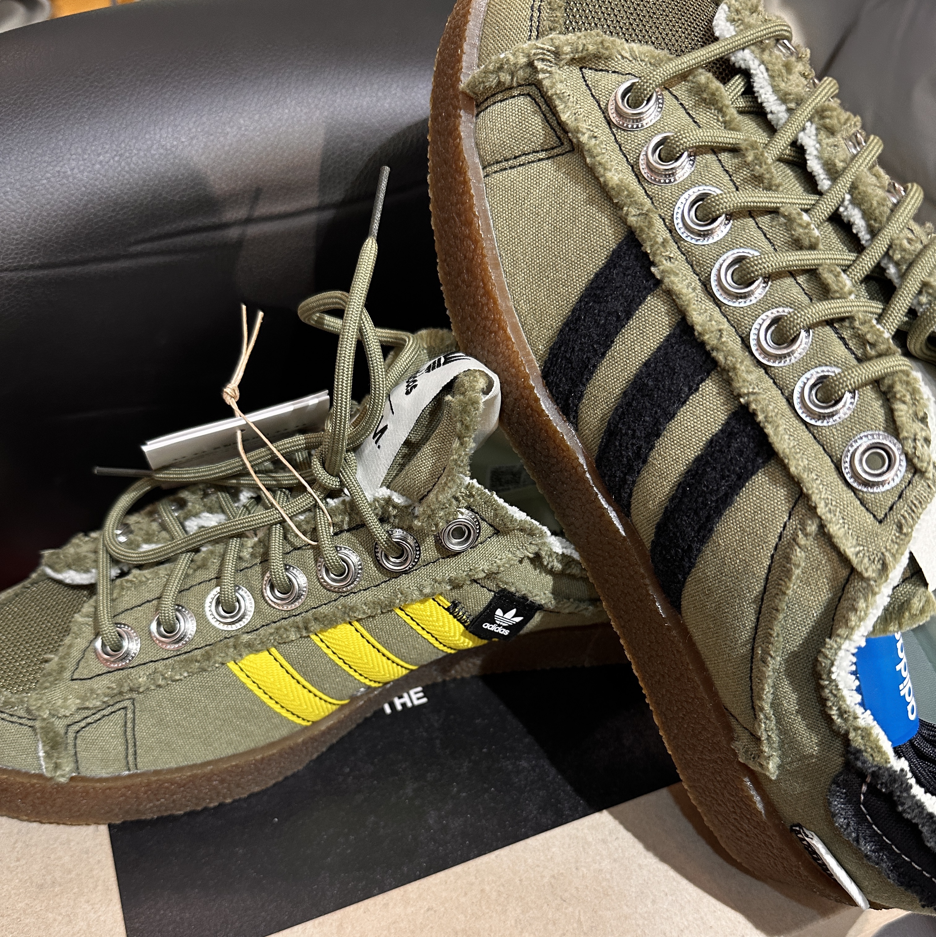 Adidas x Song for the Mute Campus 80s Focus Olive Core Black 착용 스타일 - 2