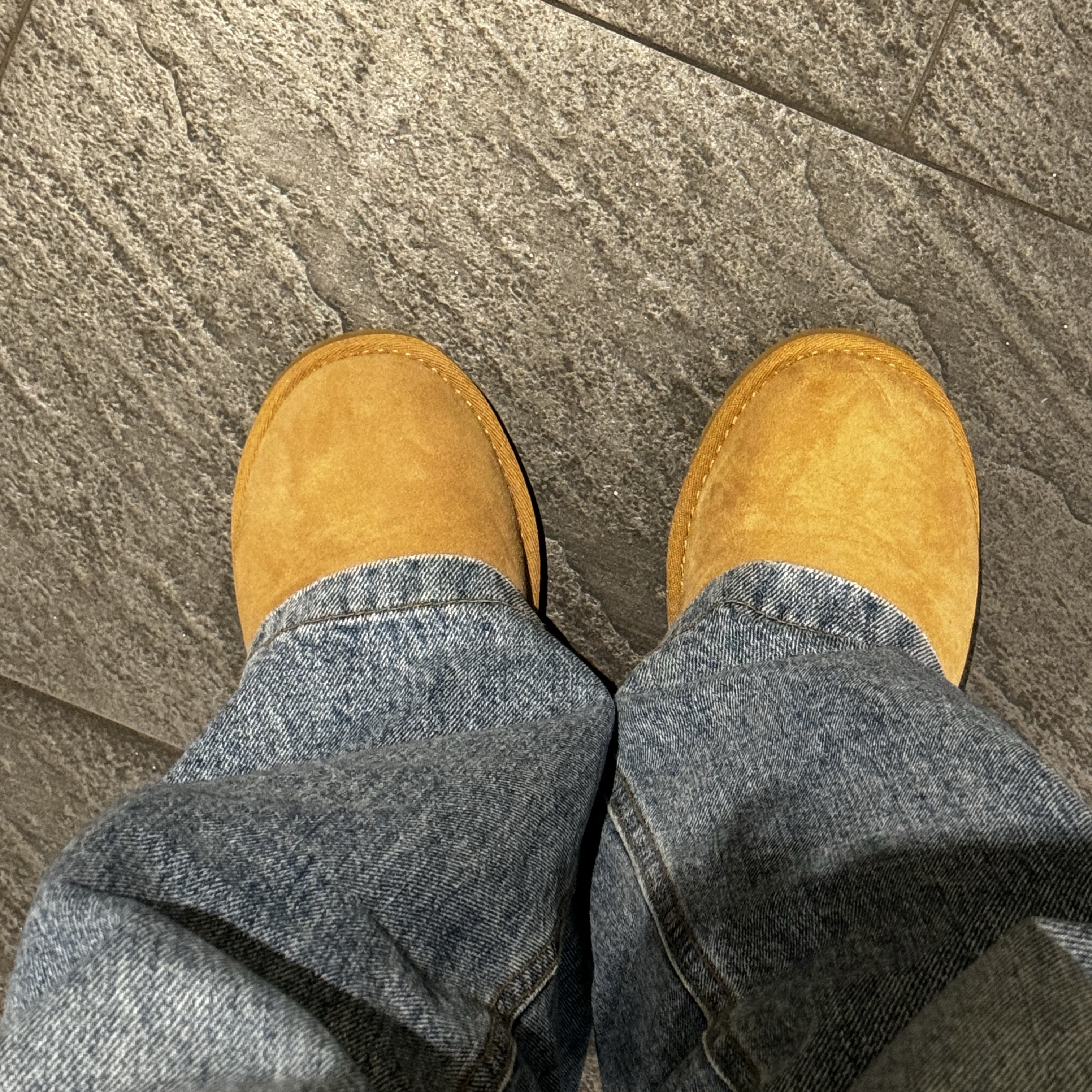 (W) UGG Classic Mini II Boots Chestnut 착용 스타일 - 1