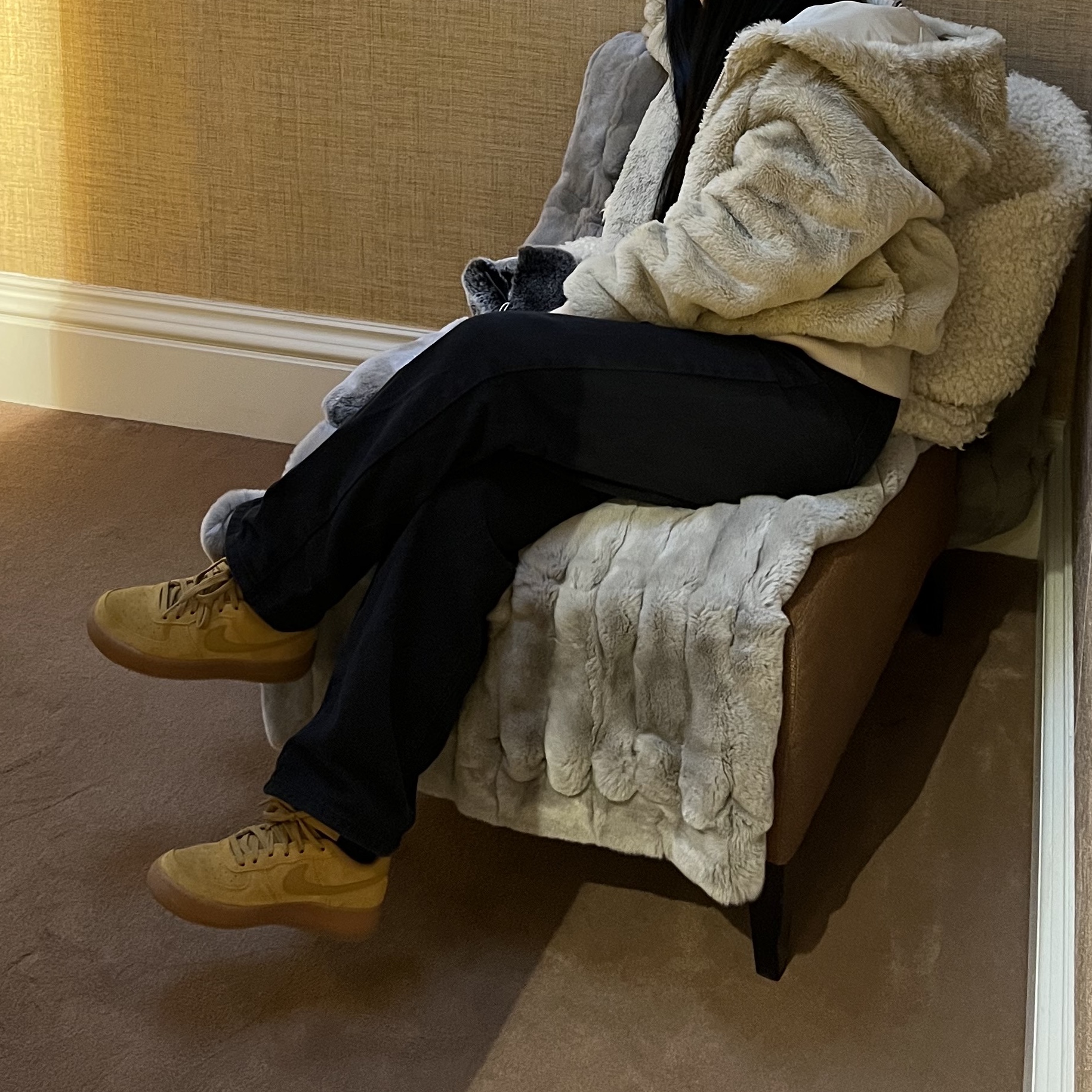 (W) Nike NSW Essentials Faux Fur Jacket Rattan - US/EU, (GS) Nike Air Force 1 LV8 3 Wheat 착용 스타일