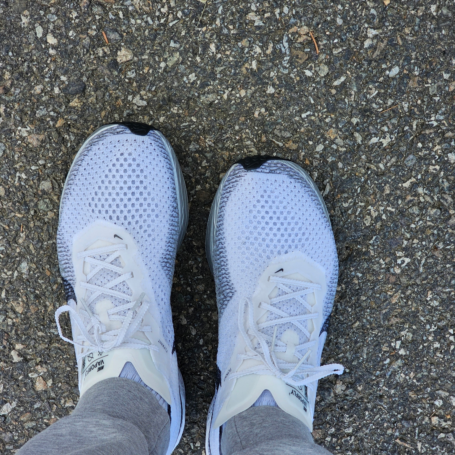 Nike ZoomX Vaporfly Next% 3 White Grey 착용 스타일 - 1