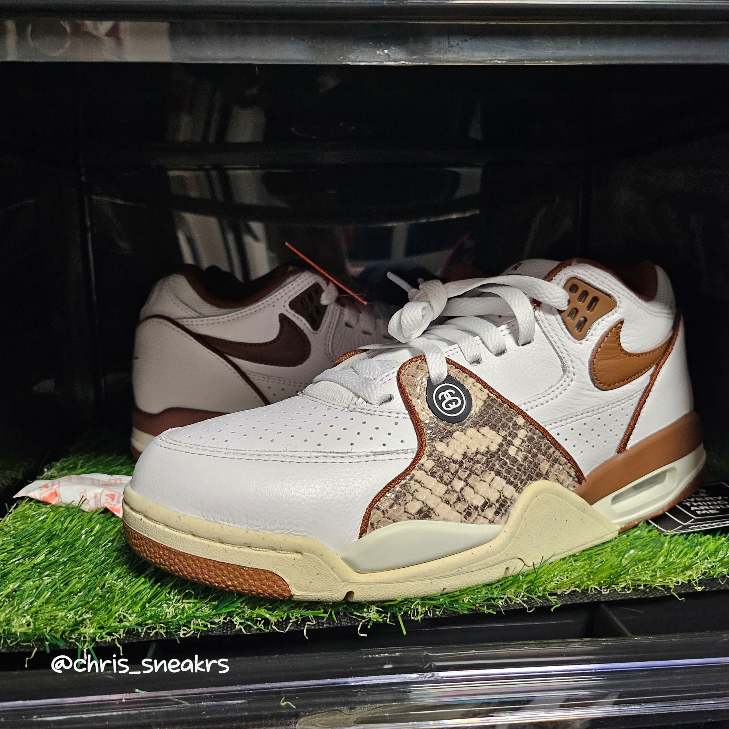 Nike x Stussy Air Flight 89 Low White and Pecan 착용 스타일 - 1