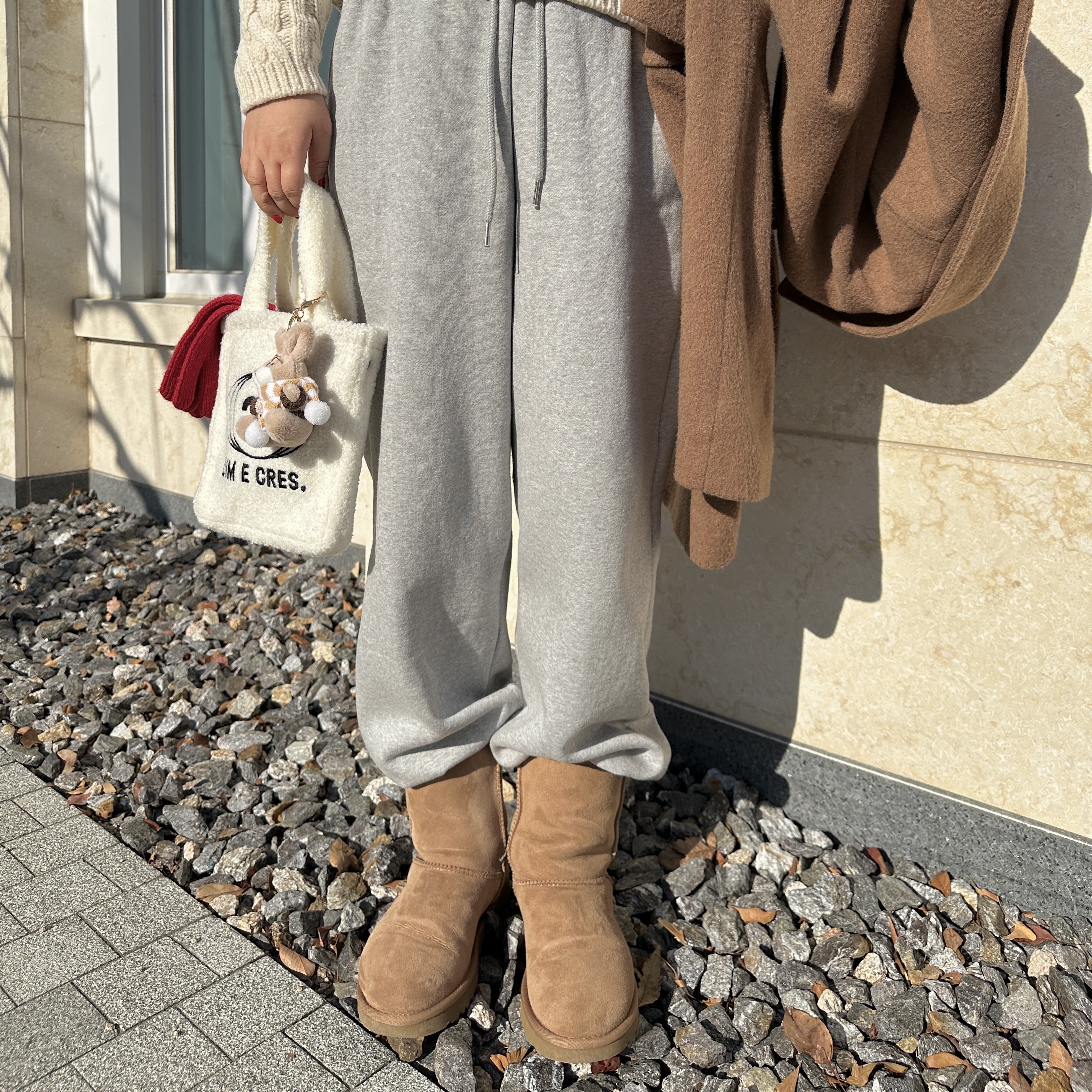 (W) UGG Classic Short II Boots Chestnut 착용 스타일 - 3