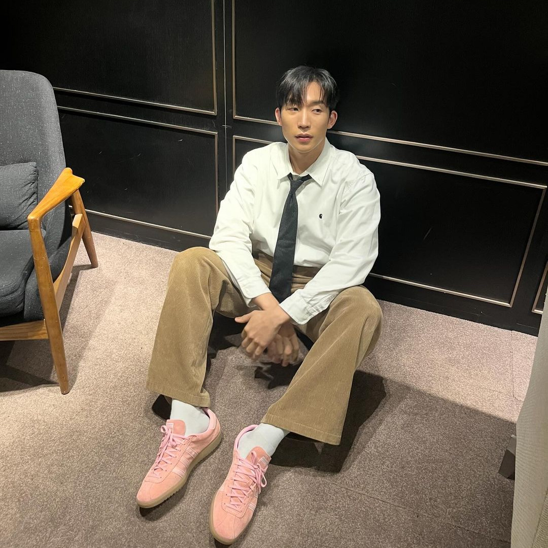 Adidas Bermuda Glow Pink 착용 스타일 - 2