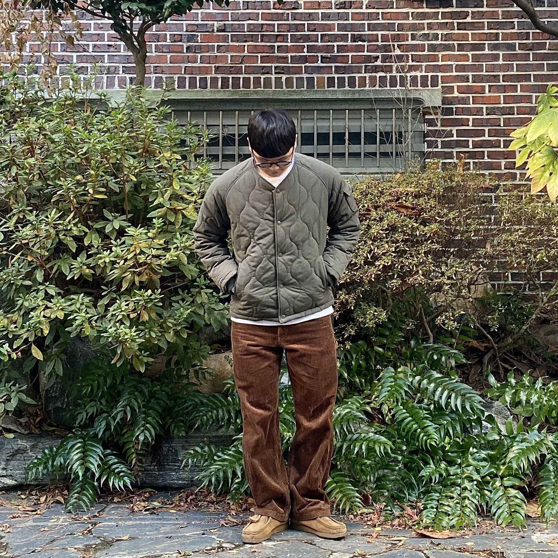 Clarks Wallabee Cola 착용 스타일 - 1