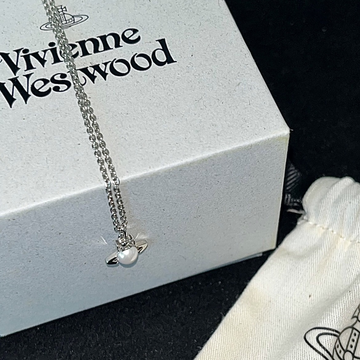 Vivienne Westwood Balbina Pearl Pendant Silver 착용 스타일