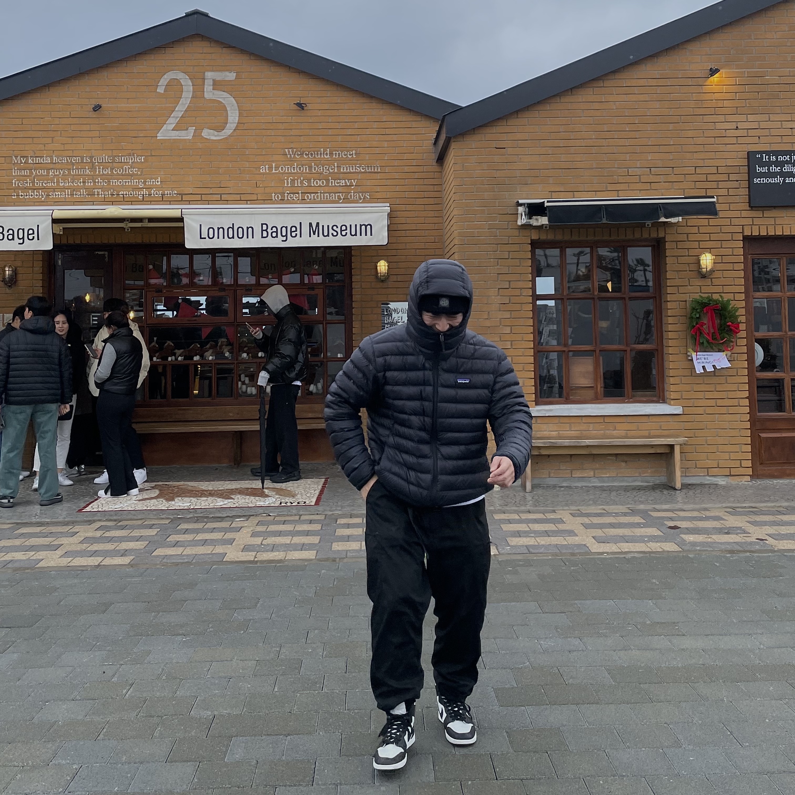 Stone Island N10B5 Ribbed Wool Beanie Black - 23FW, Patagonia Down Sweater Hoody Black 착용 스타일