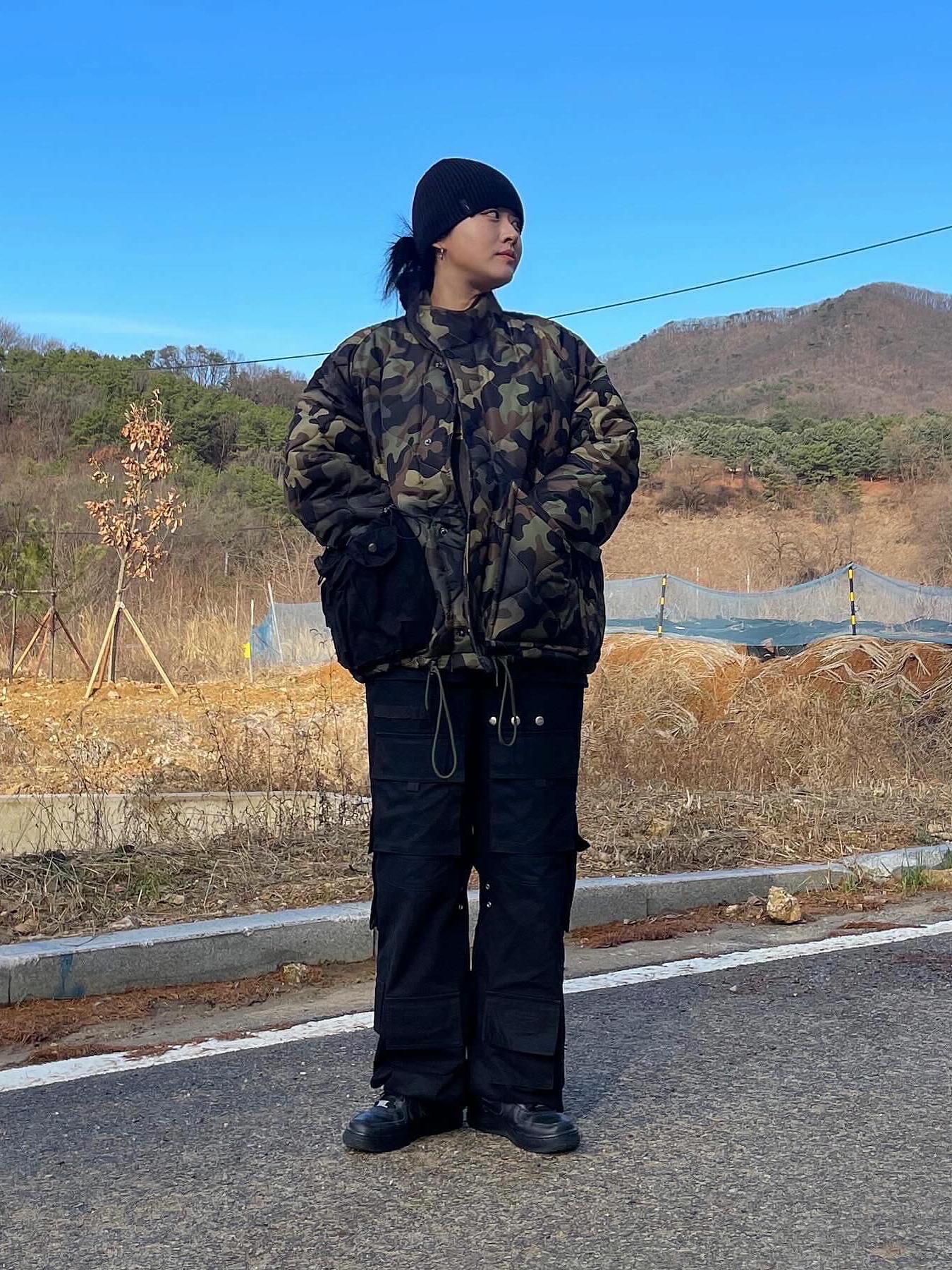 Nike Air Force 1 '07 Low Triple Black 착용 스타일 - 4
