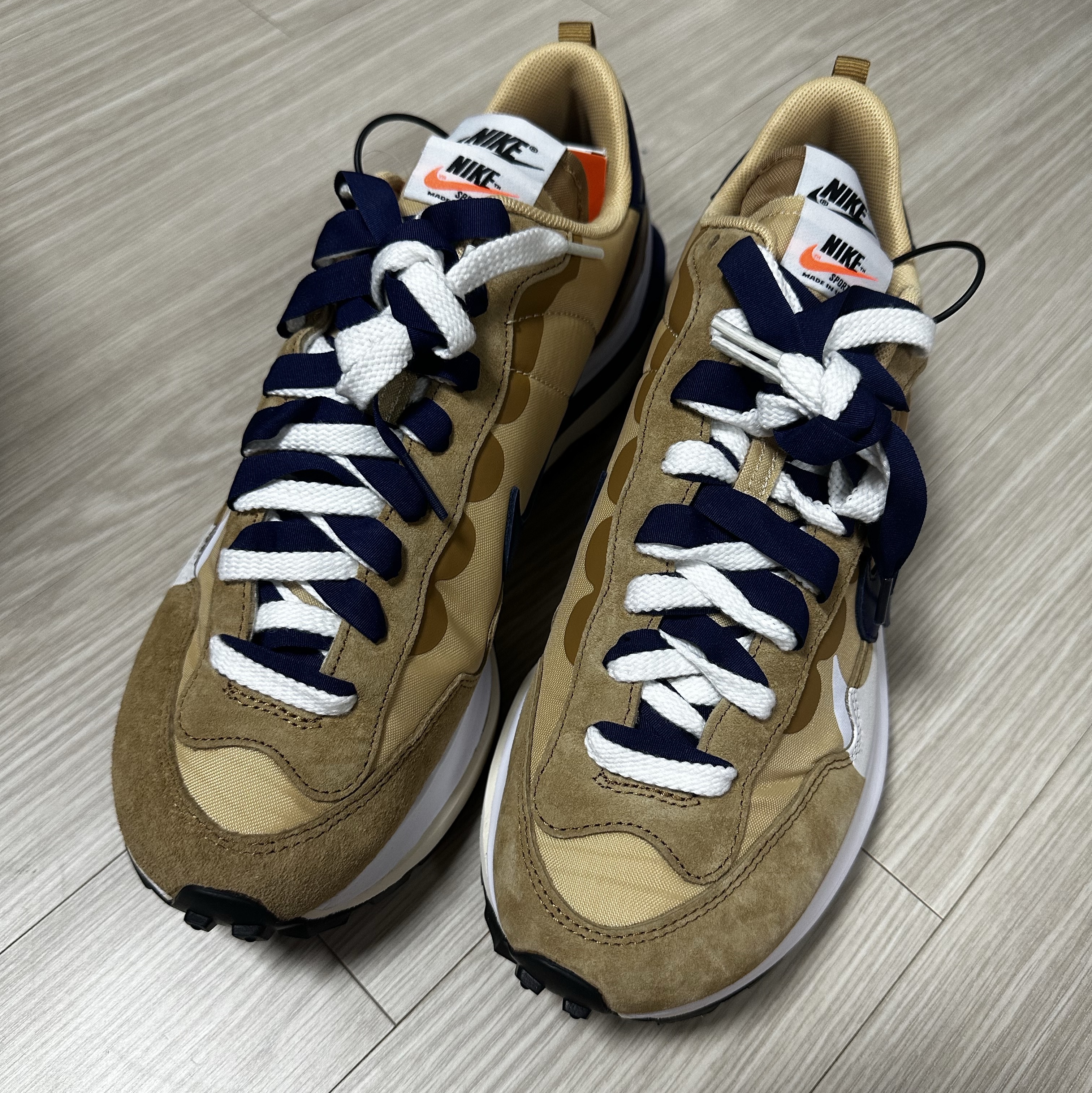 Nike x Sacai VaporWaffle Sesame and Blue Void 착용 스타일
