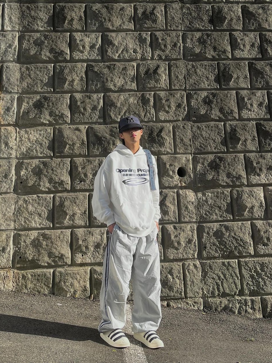 Opening Project Identity Hoodie Off White 착용 스타일 - 2