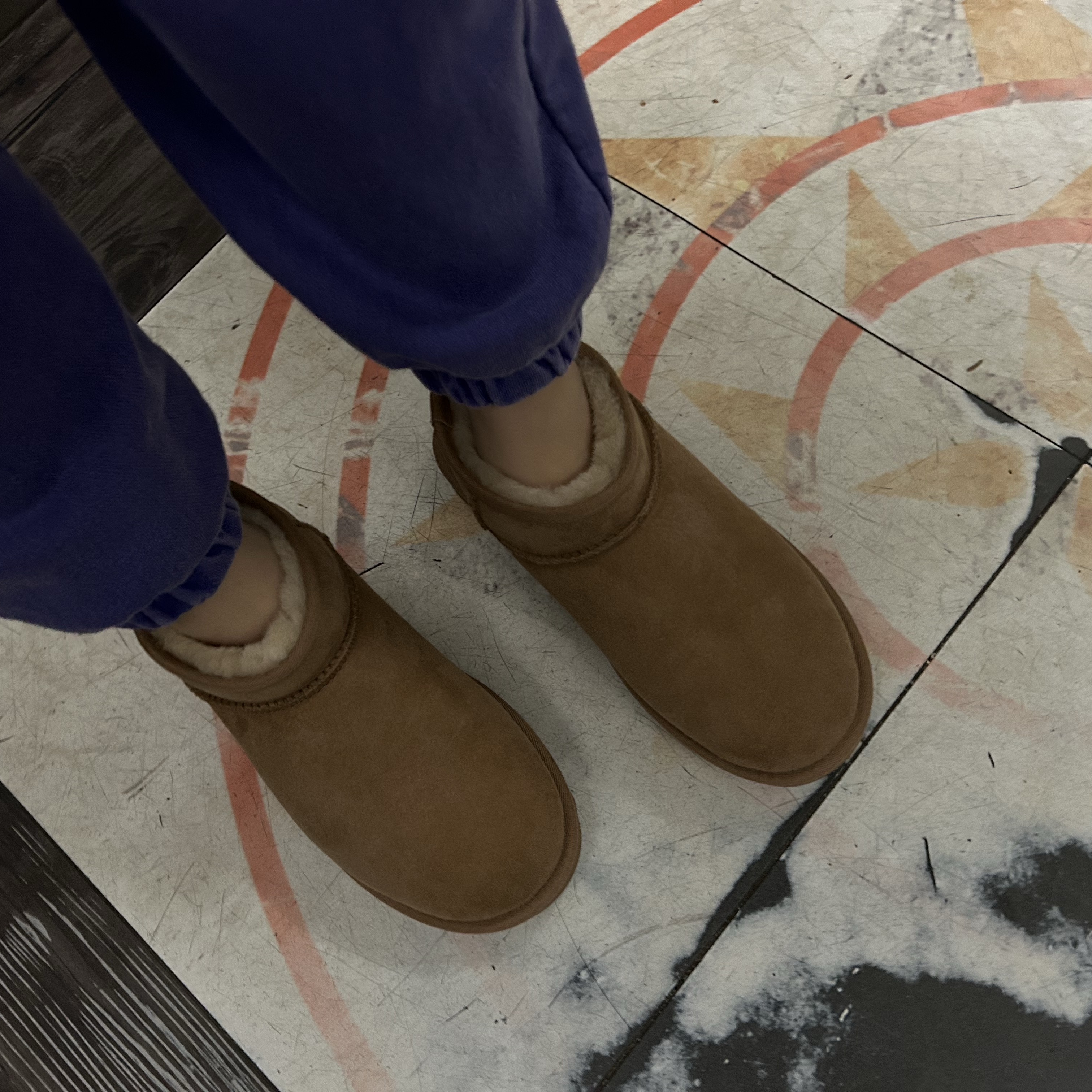 (W) UGG Classic Ultra Mini Boots Chestnut 착용 스타일