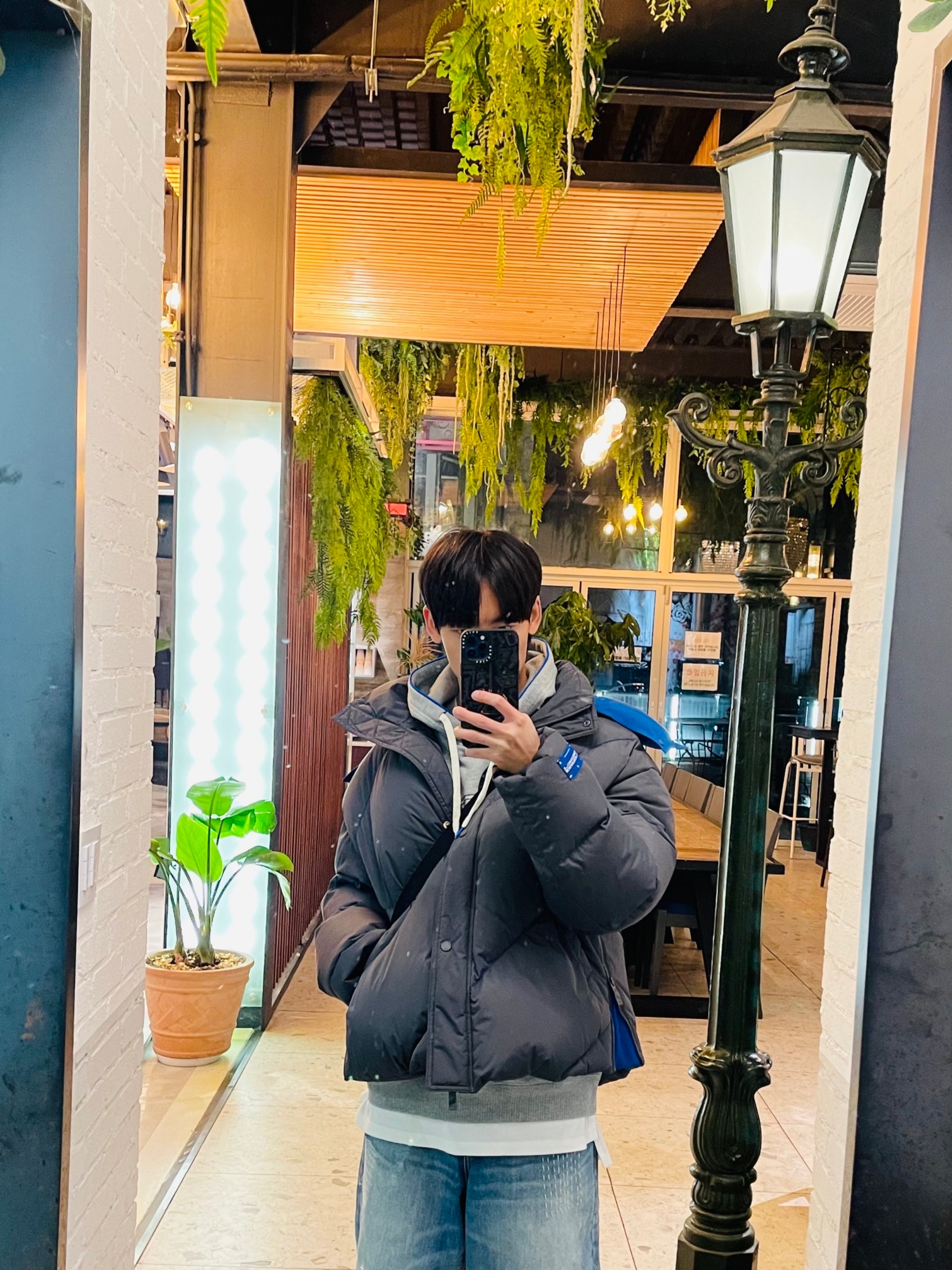 Zara x Ader Error Oversize Puffer Jacket Grey, Telfar x Eastpak Medium Shopper Black 착용 스타일 - 9