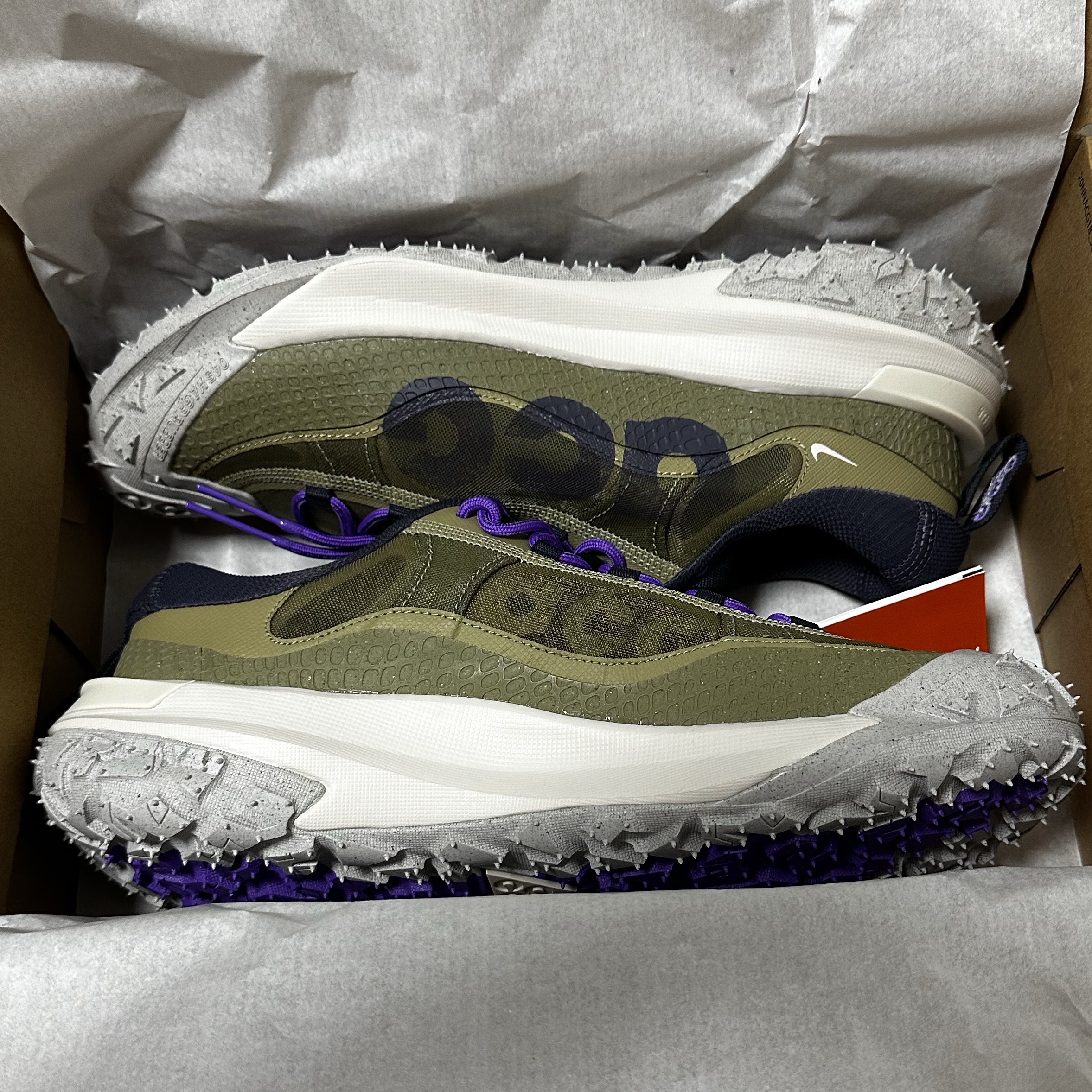 Nike ACG Mountain Fly 2 Low Neutral Olive and Mountain Grape 착용 스타일