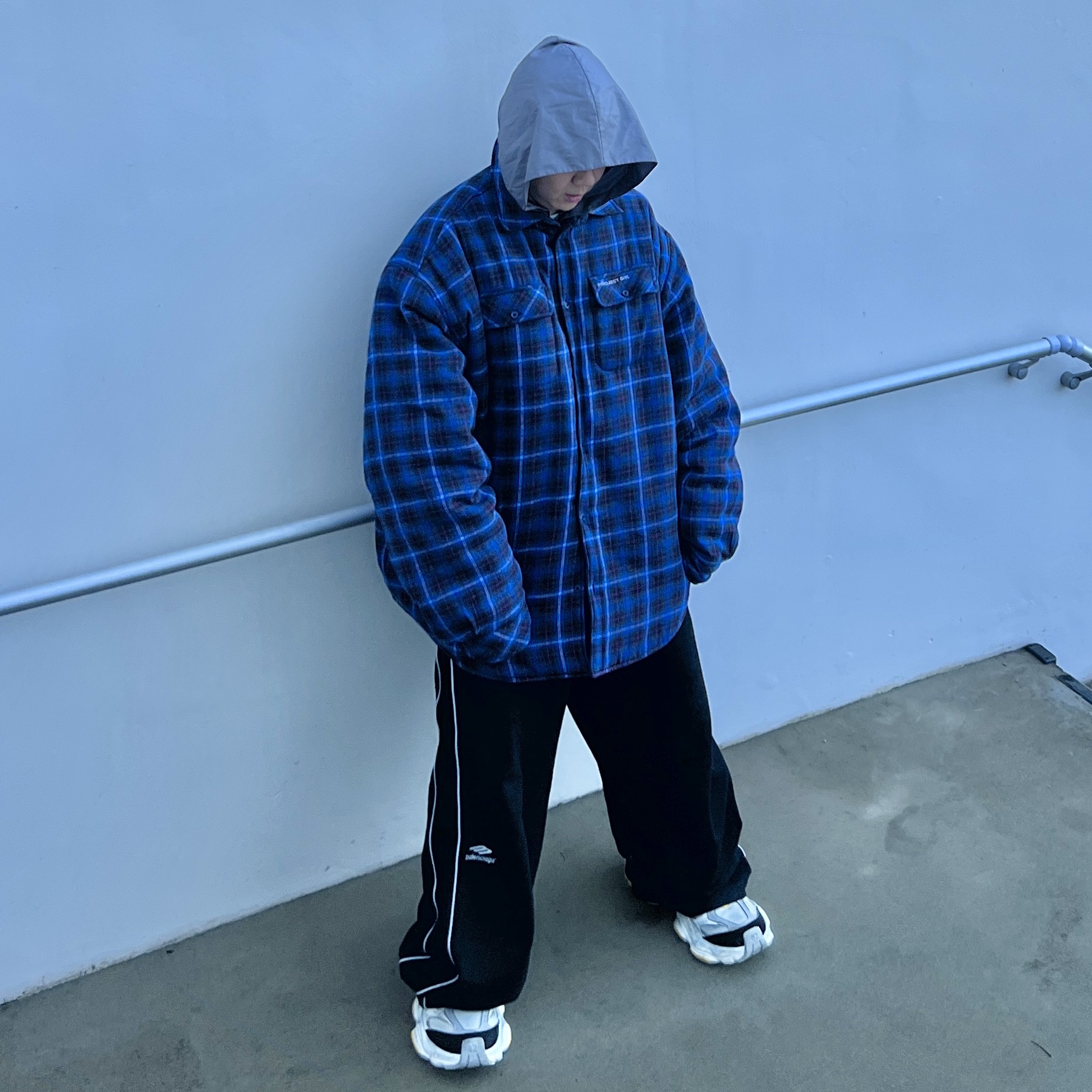 Project G/R Reversible Padded Check Shirt Navy, Balenciaga Cargo Sneakers Grey Black Yellow 착용 스타일 - 1