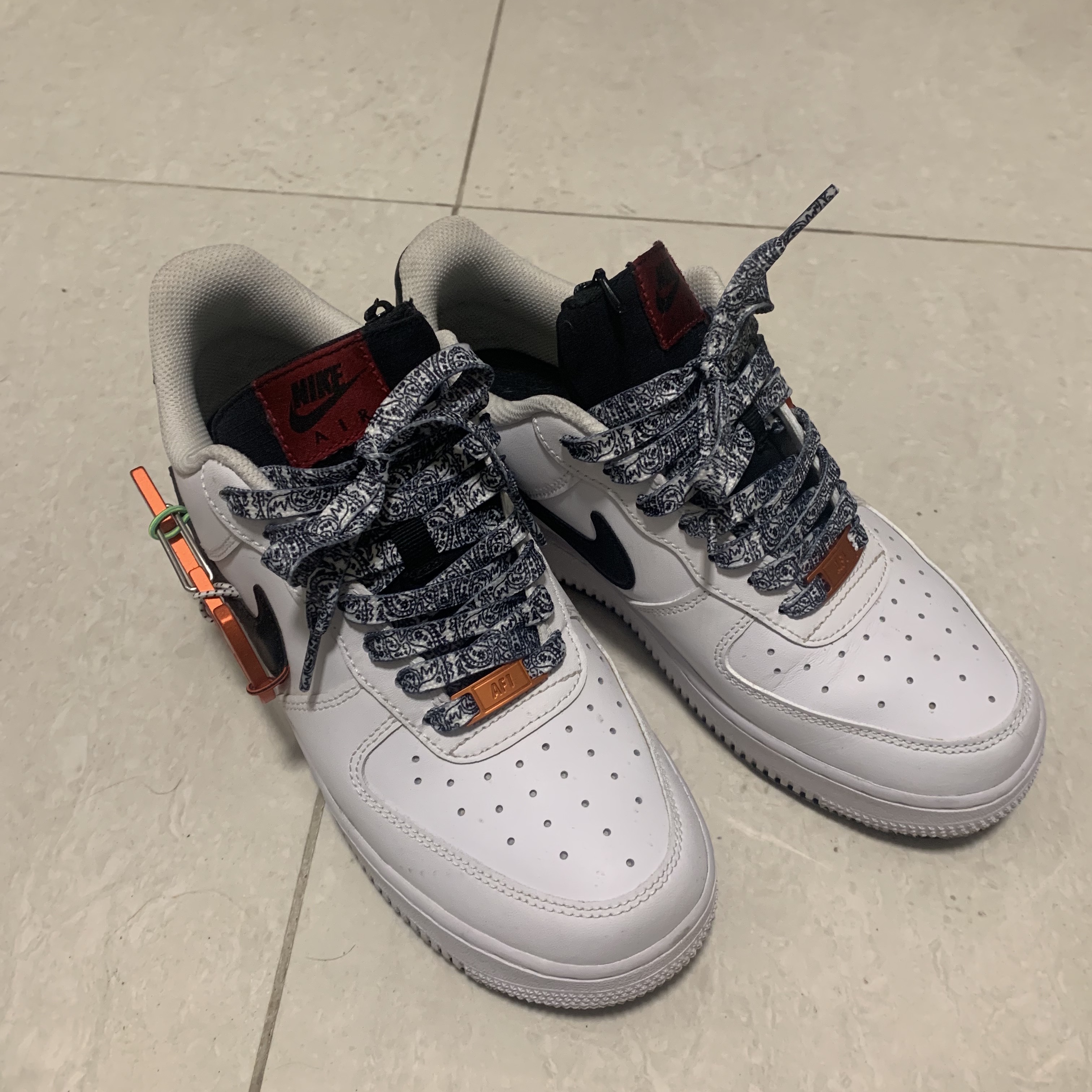 Nike Air Force 1 '07 PRM Carabiner Red 착용 스타일 - 4