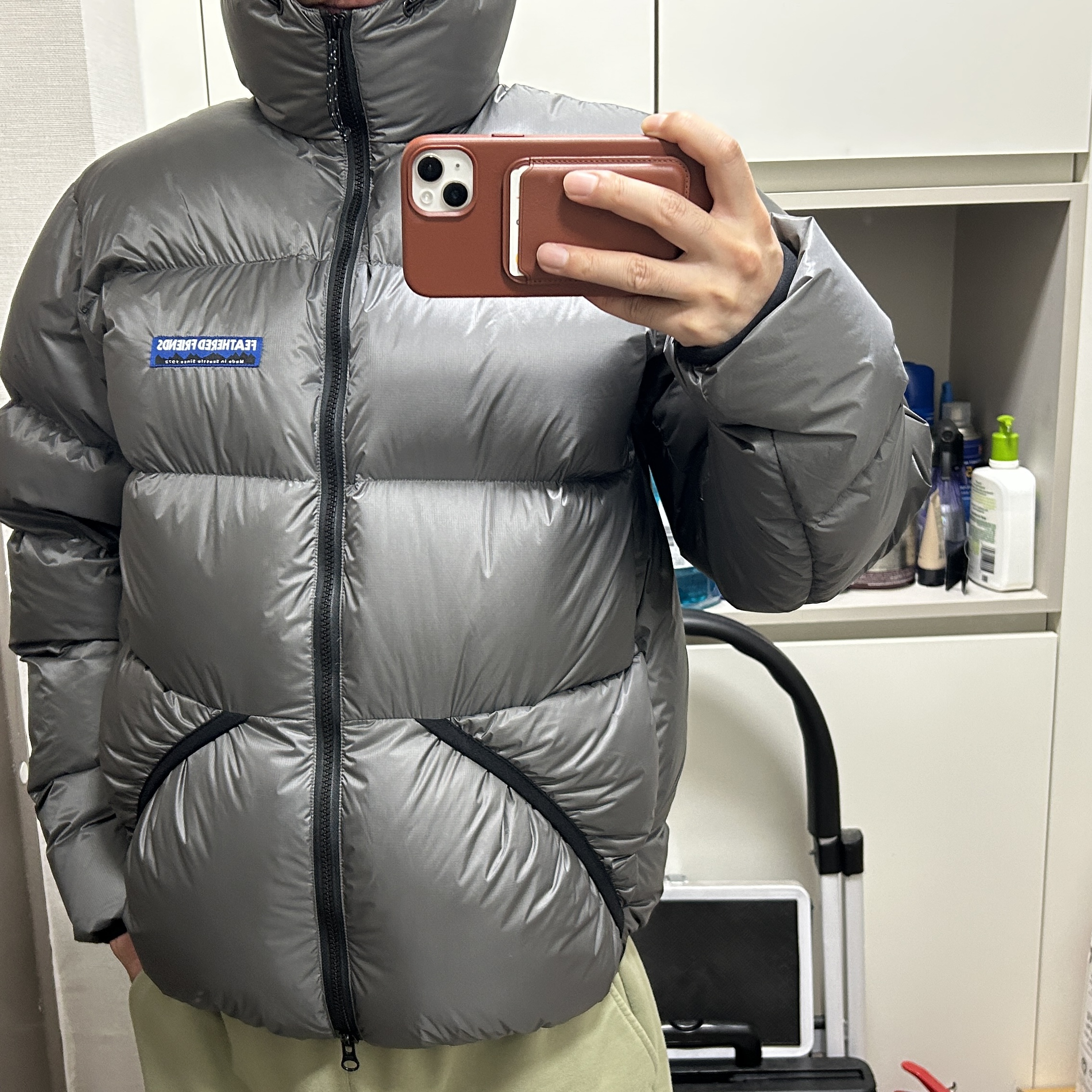 Feathered Friends Helios Hooded Down Jacket Ash 착용 스타일