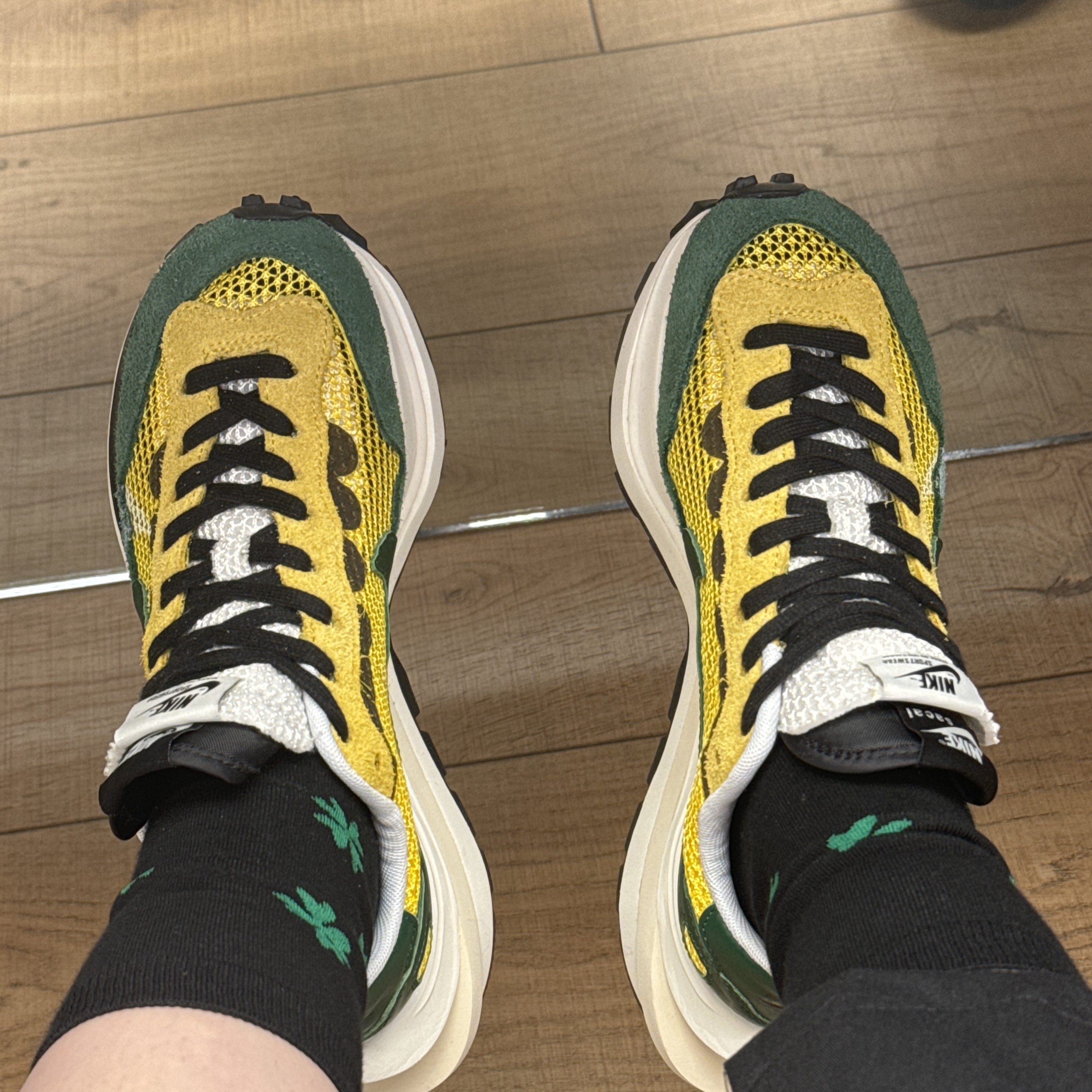 Nike x Sacai VaporWaffle Tour Yellow & Gorge Green Sail 착용 스타일