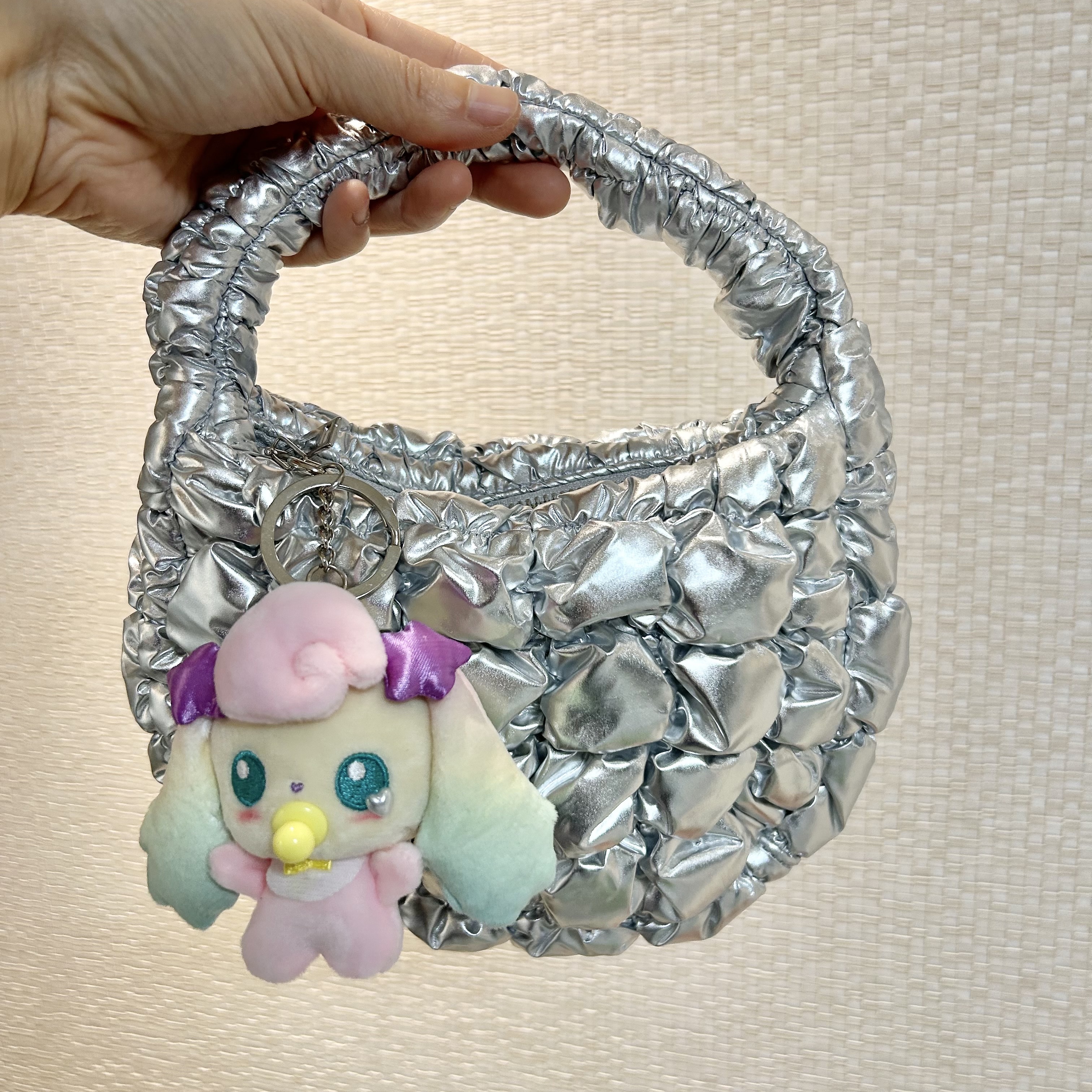 COS Quilted Micro Bag Silver 착용 스타일