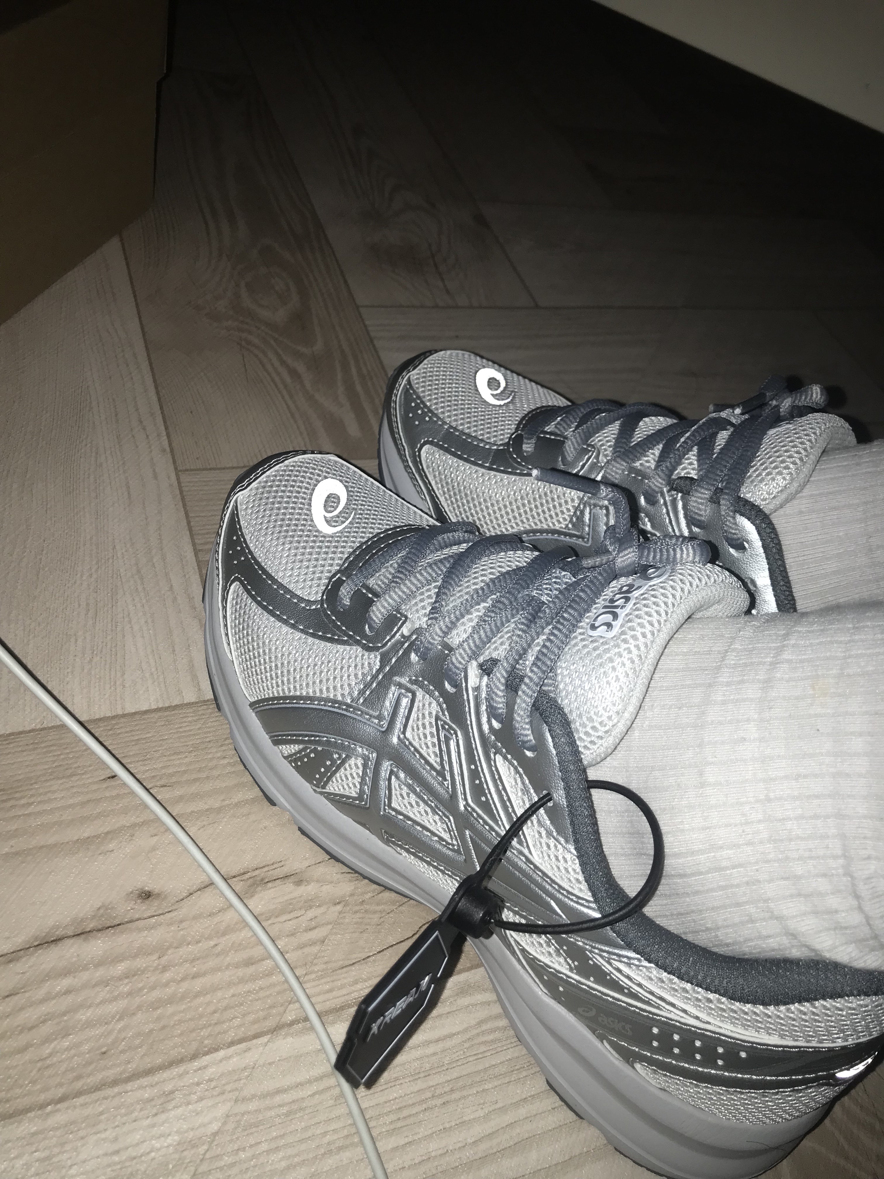 Asics Jog 100 S SMU Glacier Grey Pure Silver - 2E Wide 착용 스타일 - 1