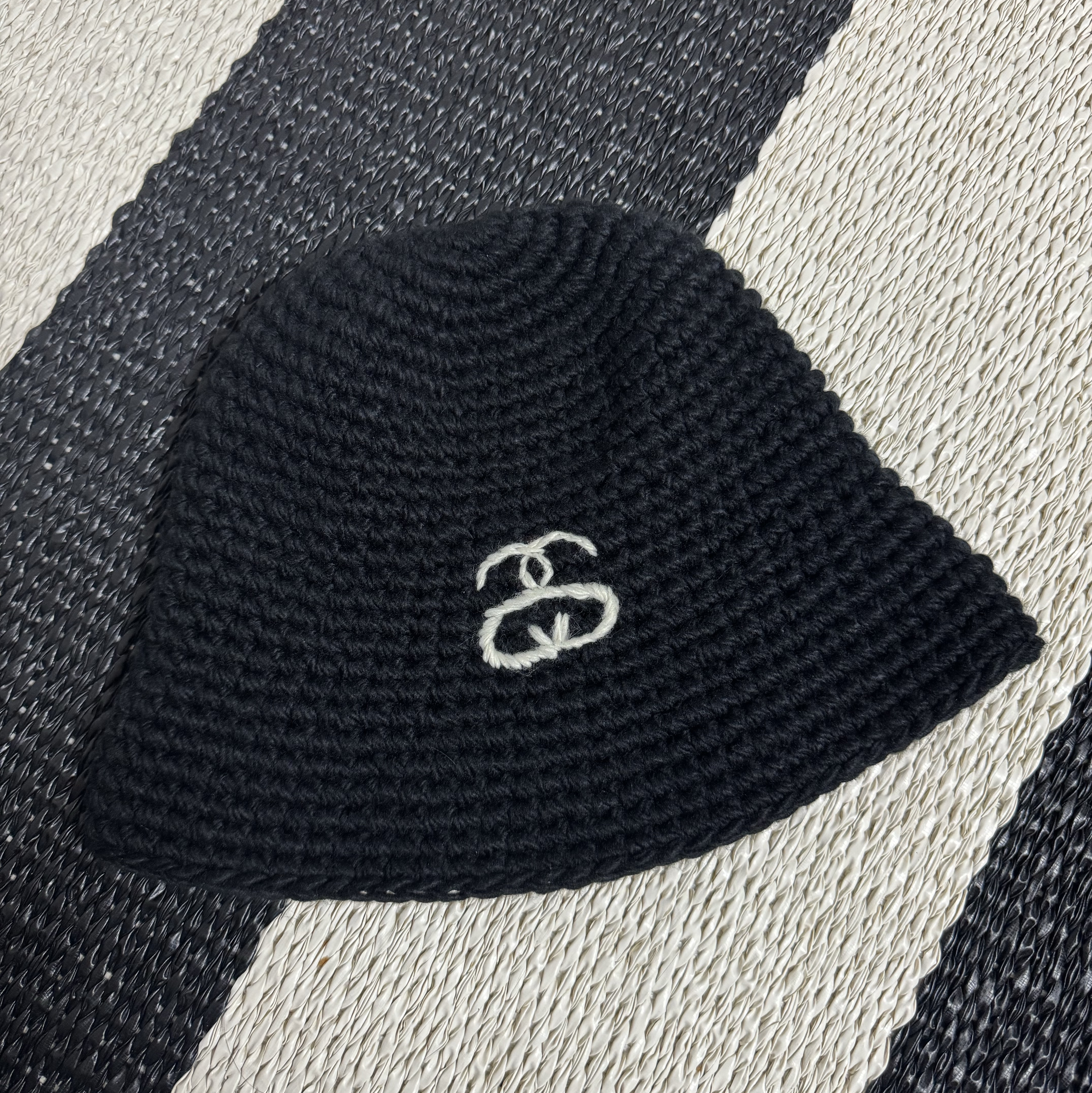 Stussy SS Link Knit Bucket Hat Black 착용 스타일