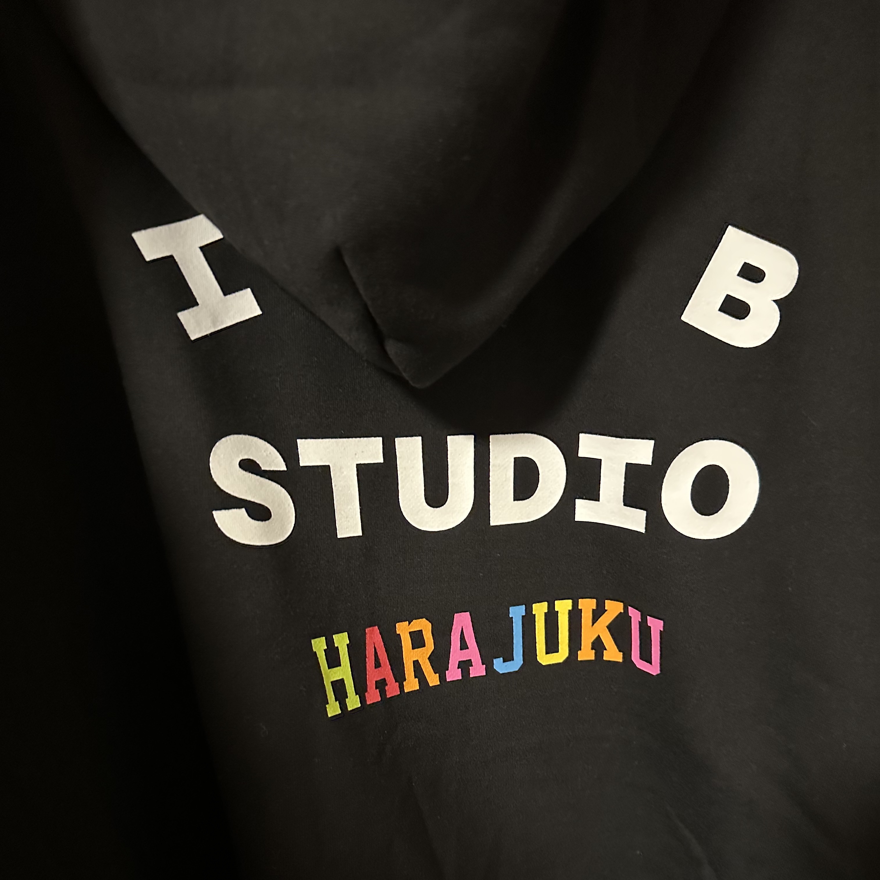 IAB Studio Harajuku Hoodie Black - Harajuku Exclusive 착용 스타일 - 1