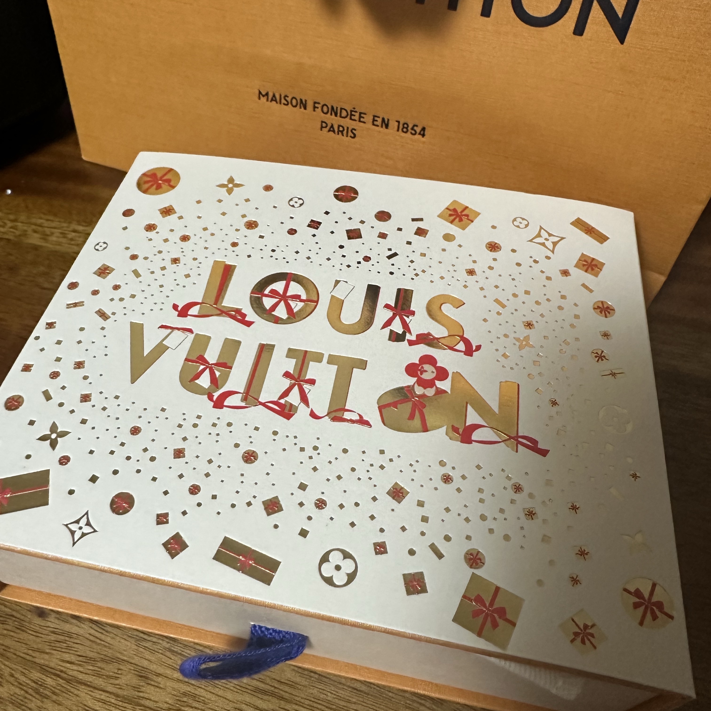 Louis Vuitton Multiple Wallet Monogram Shadow 착용 스타일 - 3