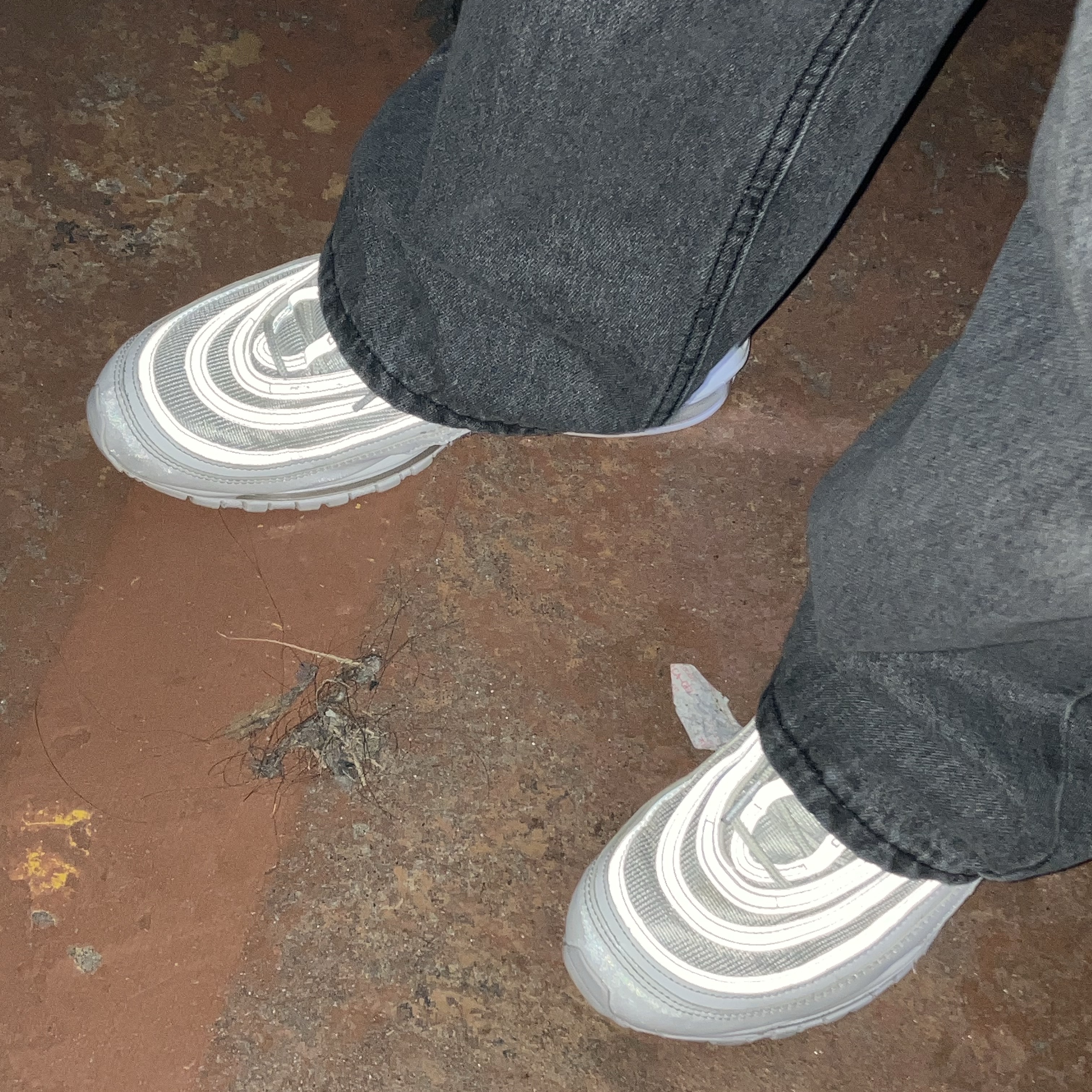 Nike Air Max 97 Triple White Wolf Grey 착용 스타일