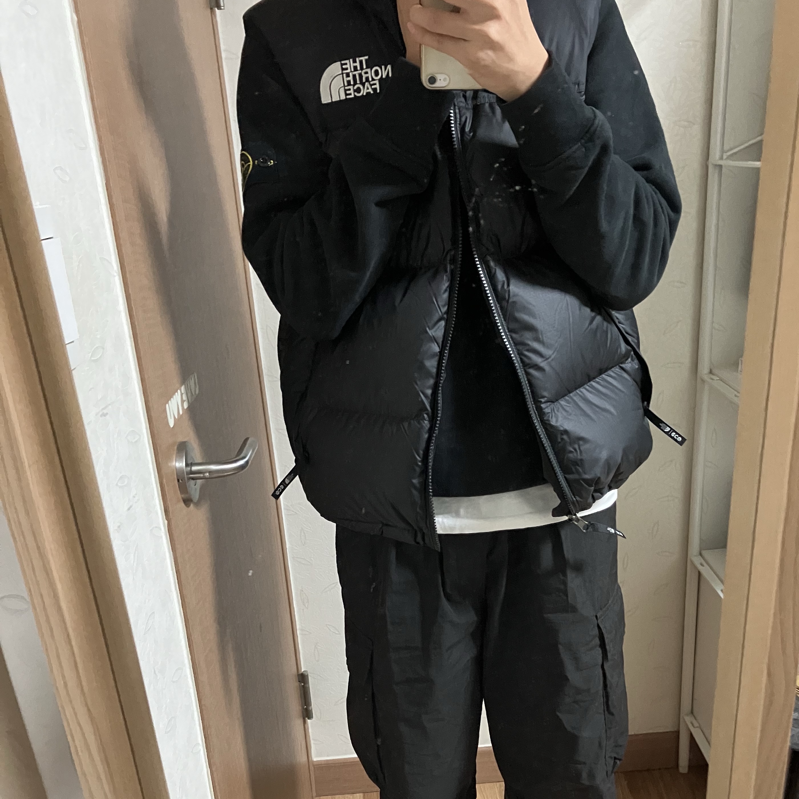 Stone Island 63020 Crewneck Sweatshirt Black - 22FW 착용 스타일