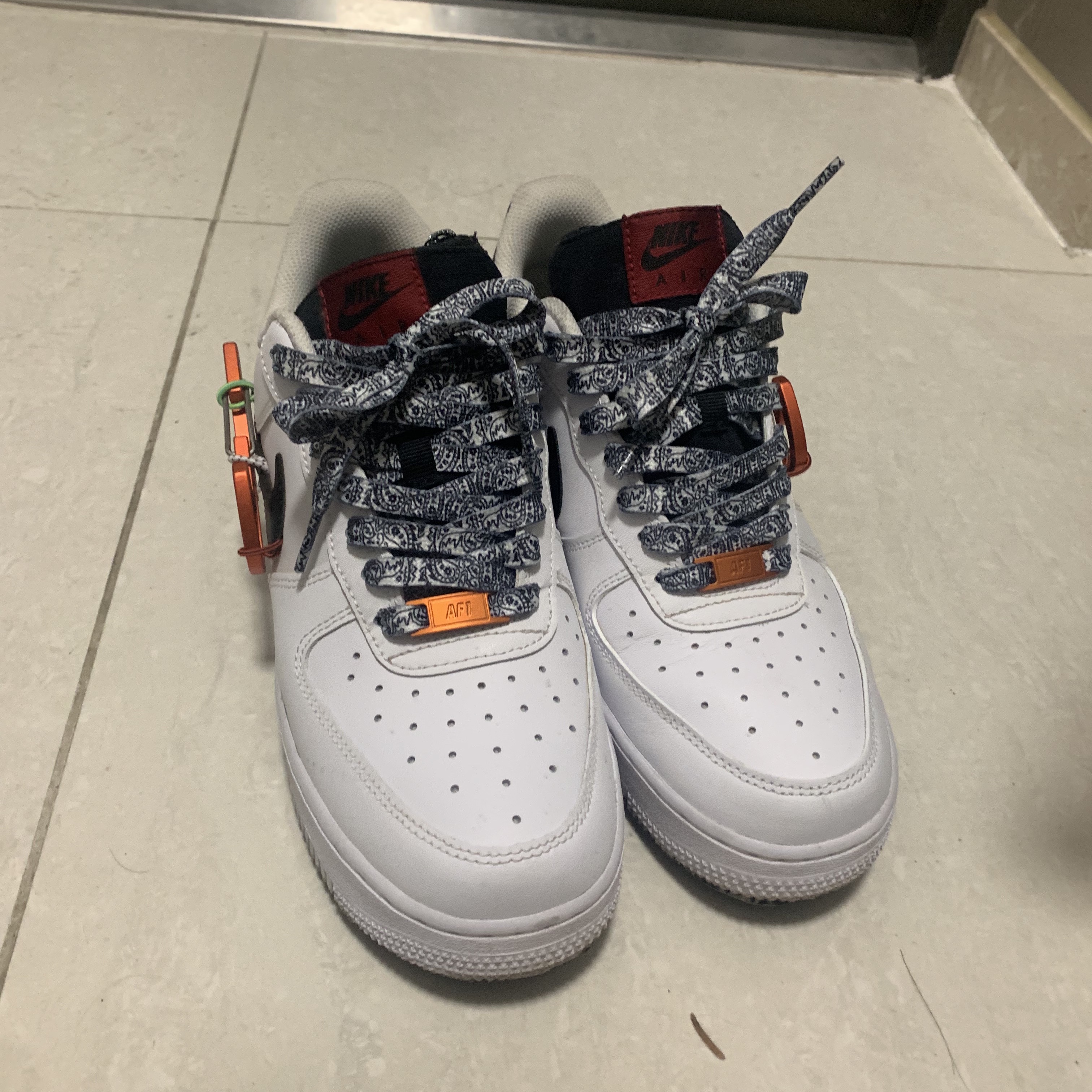 Nike Air Force 1 '07 PRM Carabiner Red 착용 스타일 - 1