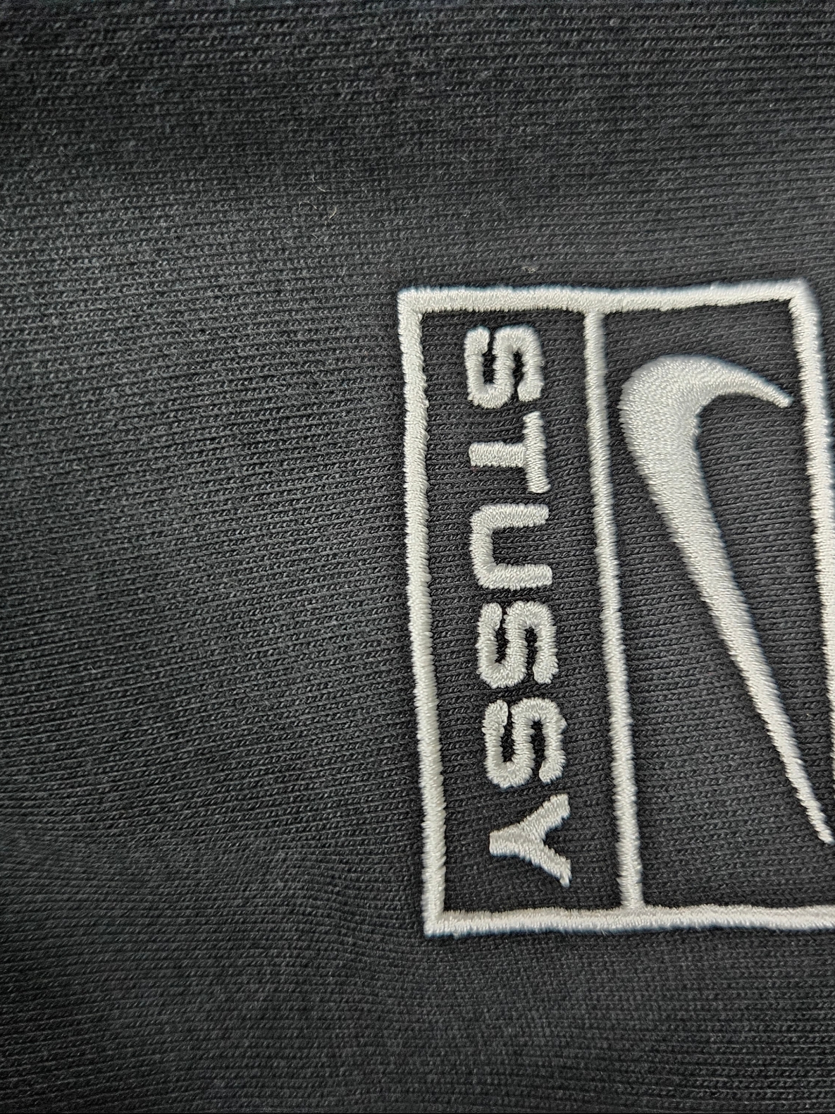 Nike x Stussy Full Zip Washed Fleece Hoodie Black (FJ9175-010), Nike x Stussy NRG Washed Fleece Crewneck Black (DO5310-010) 착용 스타일 - 6