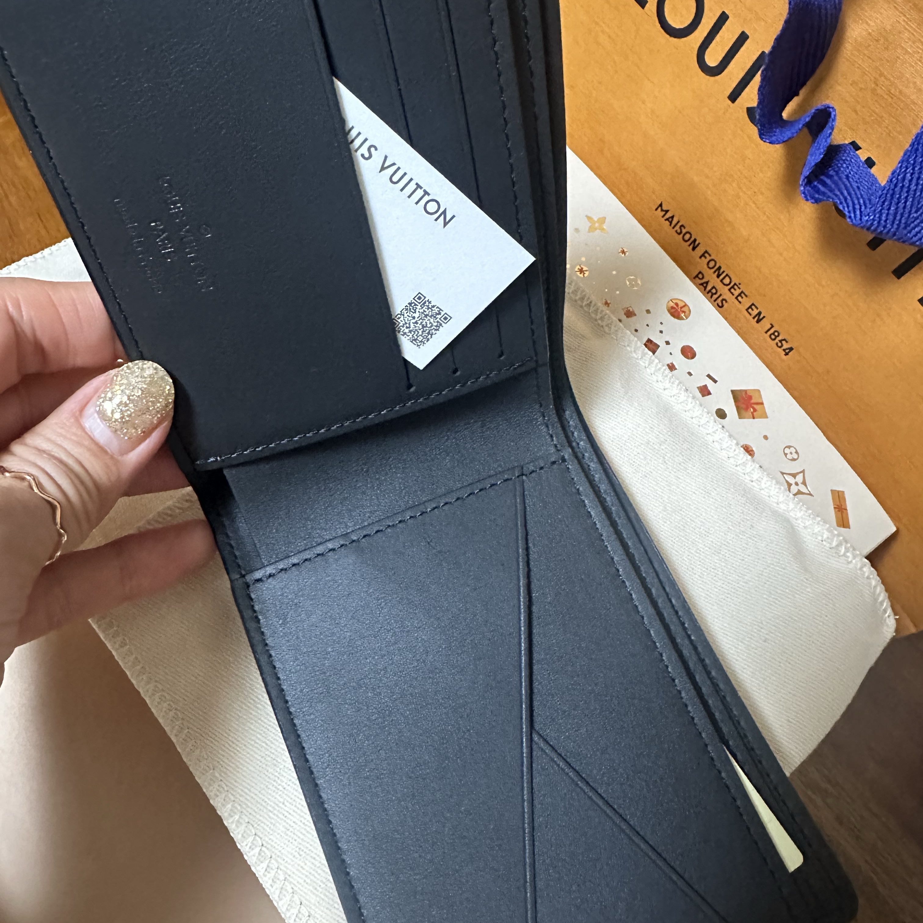 Louis Vuitton Multiple Wallet Monogram Shadow 착용 스타일 - 2