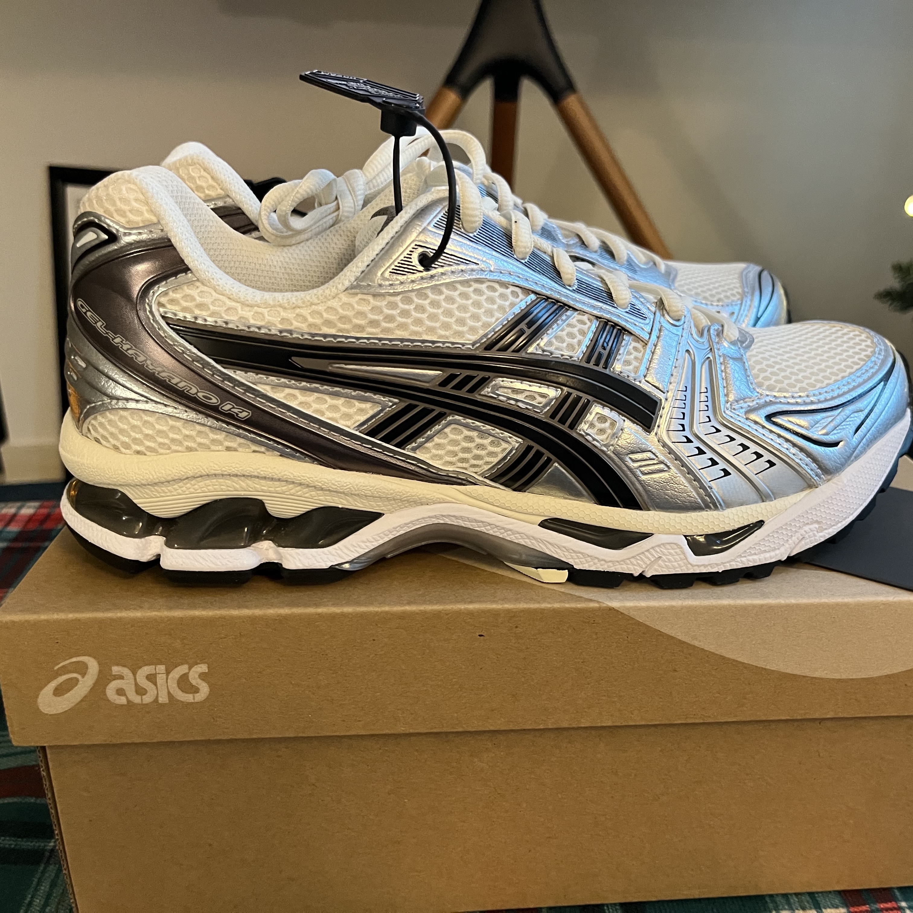 Asics Gel-Kayano 14 Cream Black 착용 스타일
