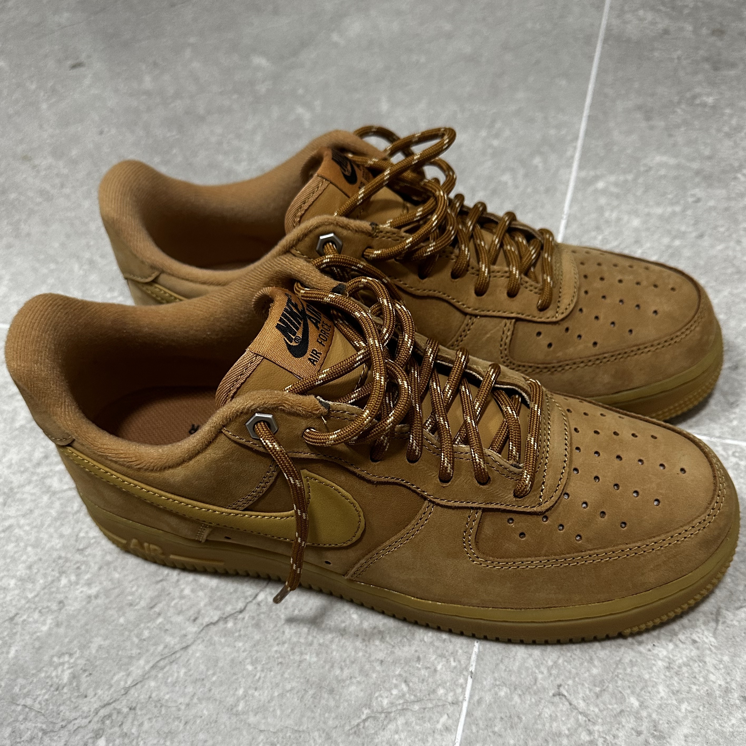 Nike Air Force 1 '07 WB Flax 착용 스타일