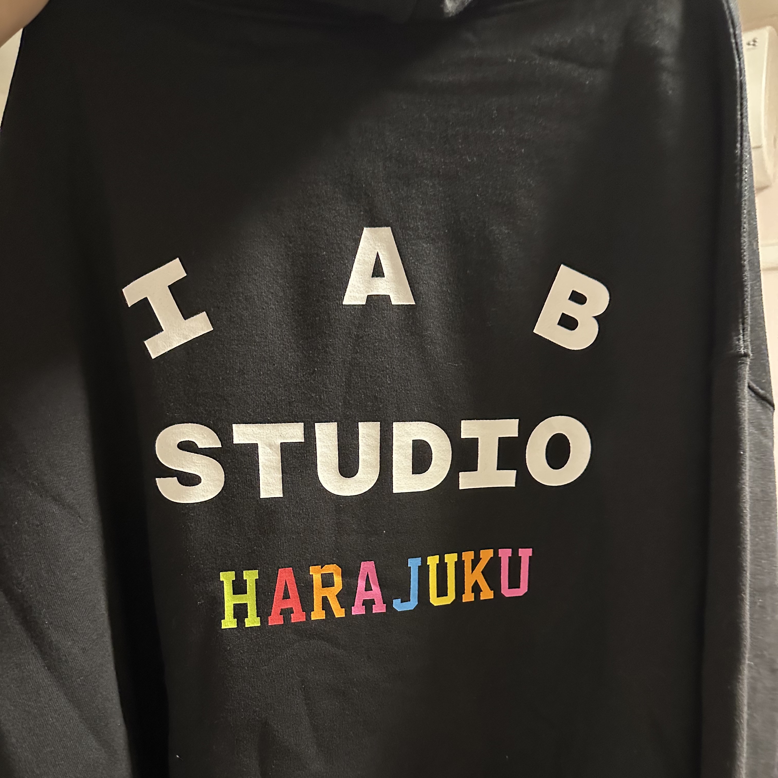 IAB Studio Harajuku Hoodie Black - Harajuku Exclusive 착용 스타일 - 3