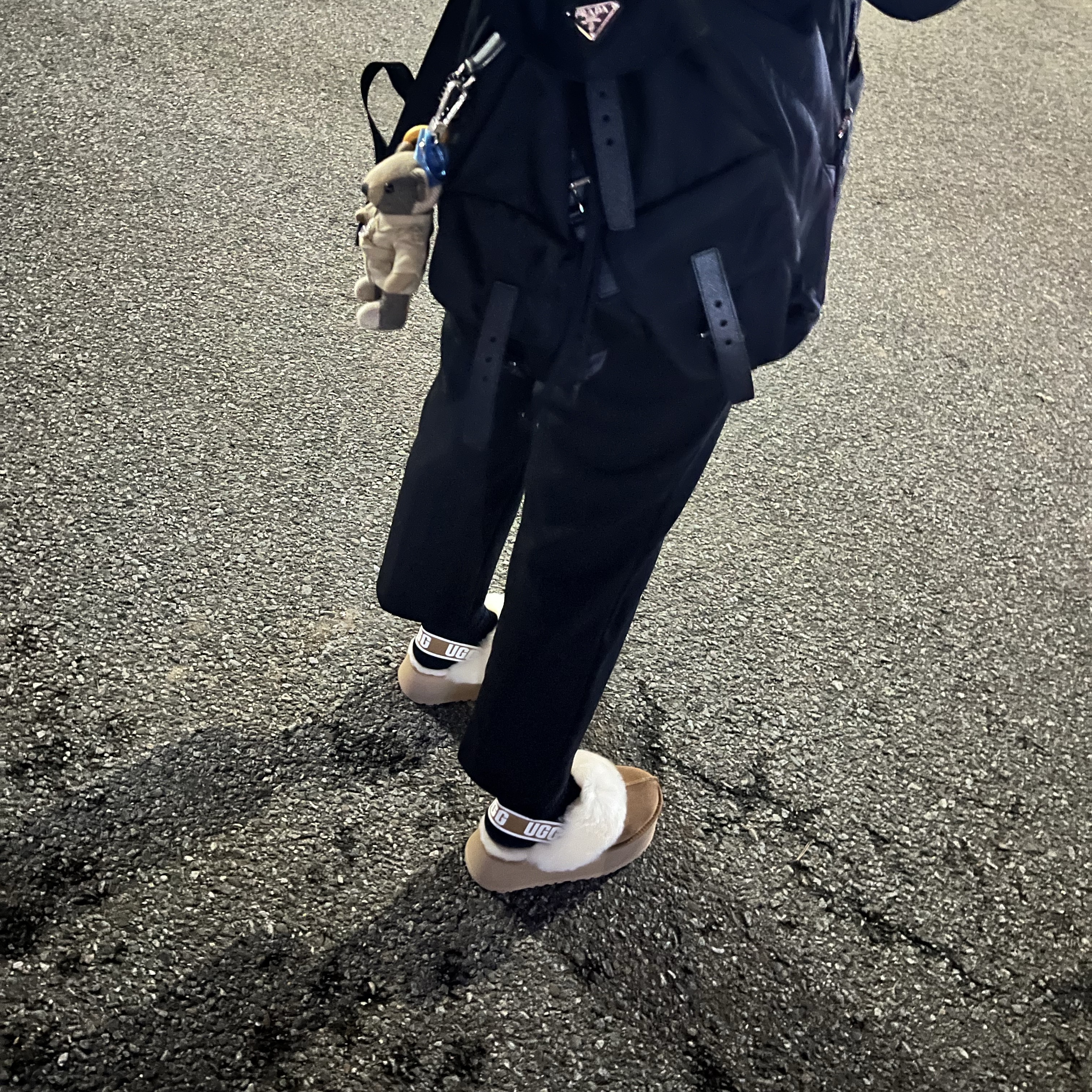 (W) UGG Funkette Slides Chestnut 착용 스타일
