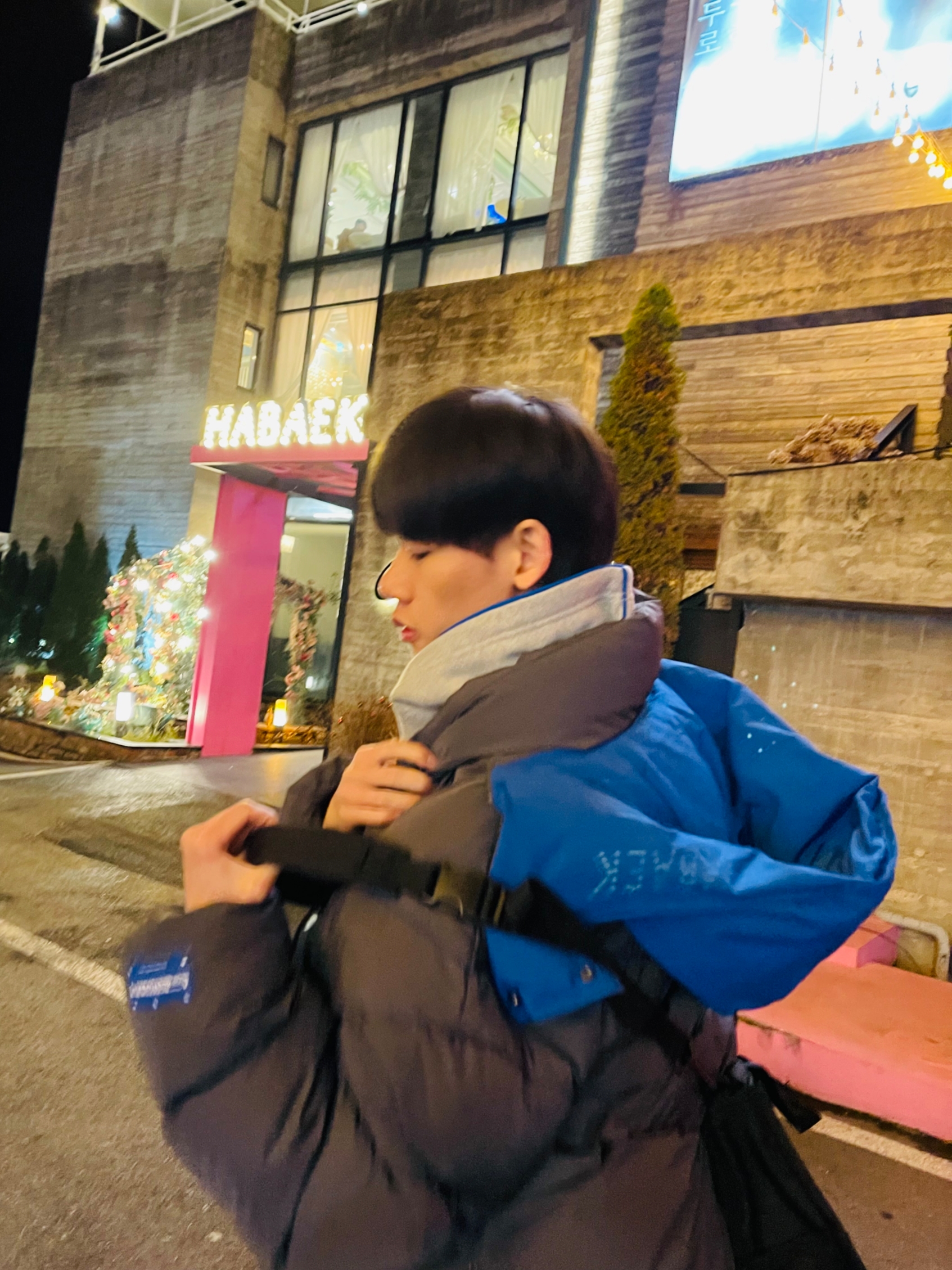 Zara x Ader Error Oversize Puffer Jacket Grey, Telfar x Eastpak Medium Shopper Black 착용 스타일 - 2