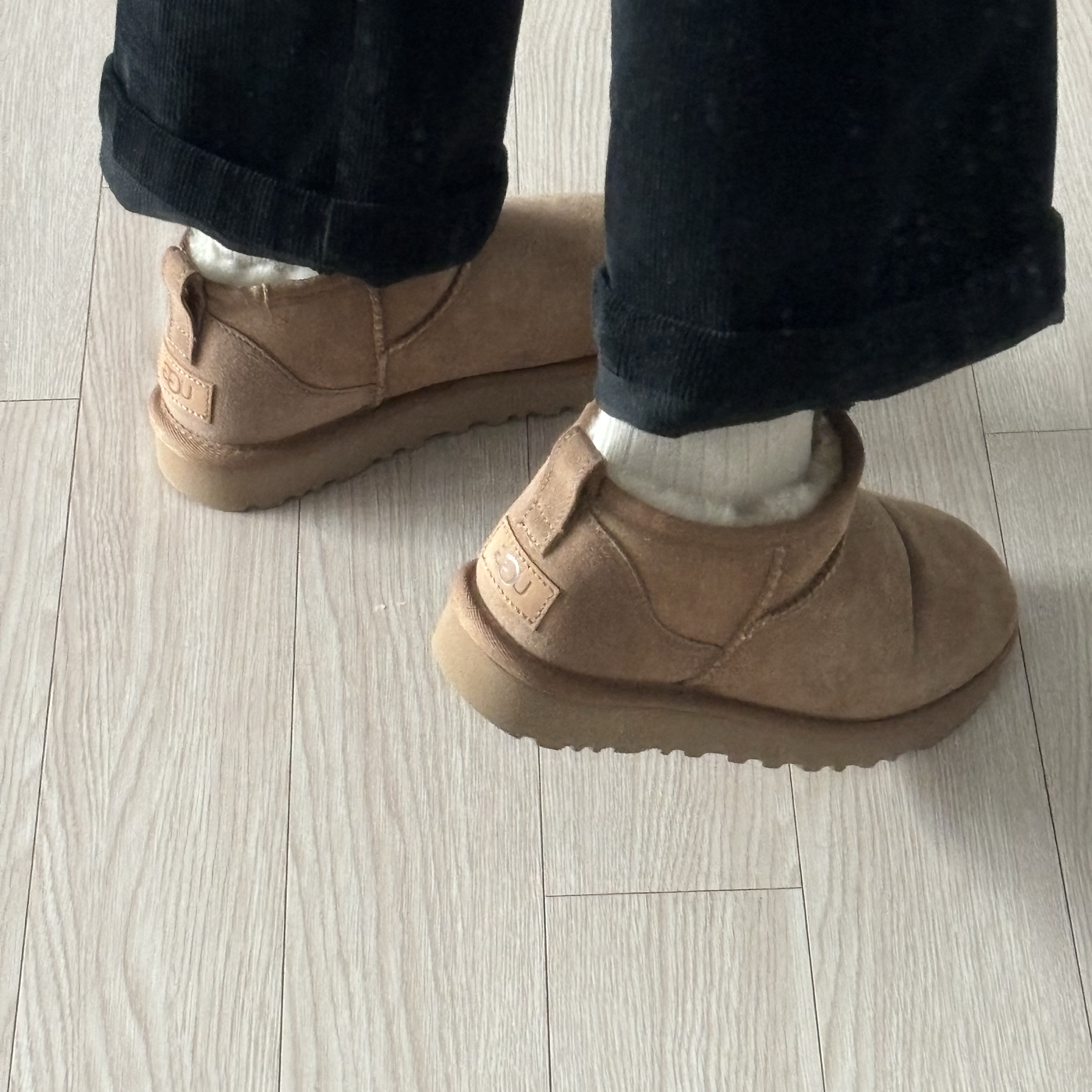 (W) UGG Classic Ultra Mini Boots Chestnut 착용 스타일