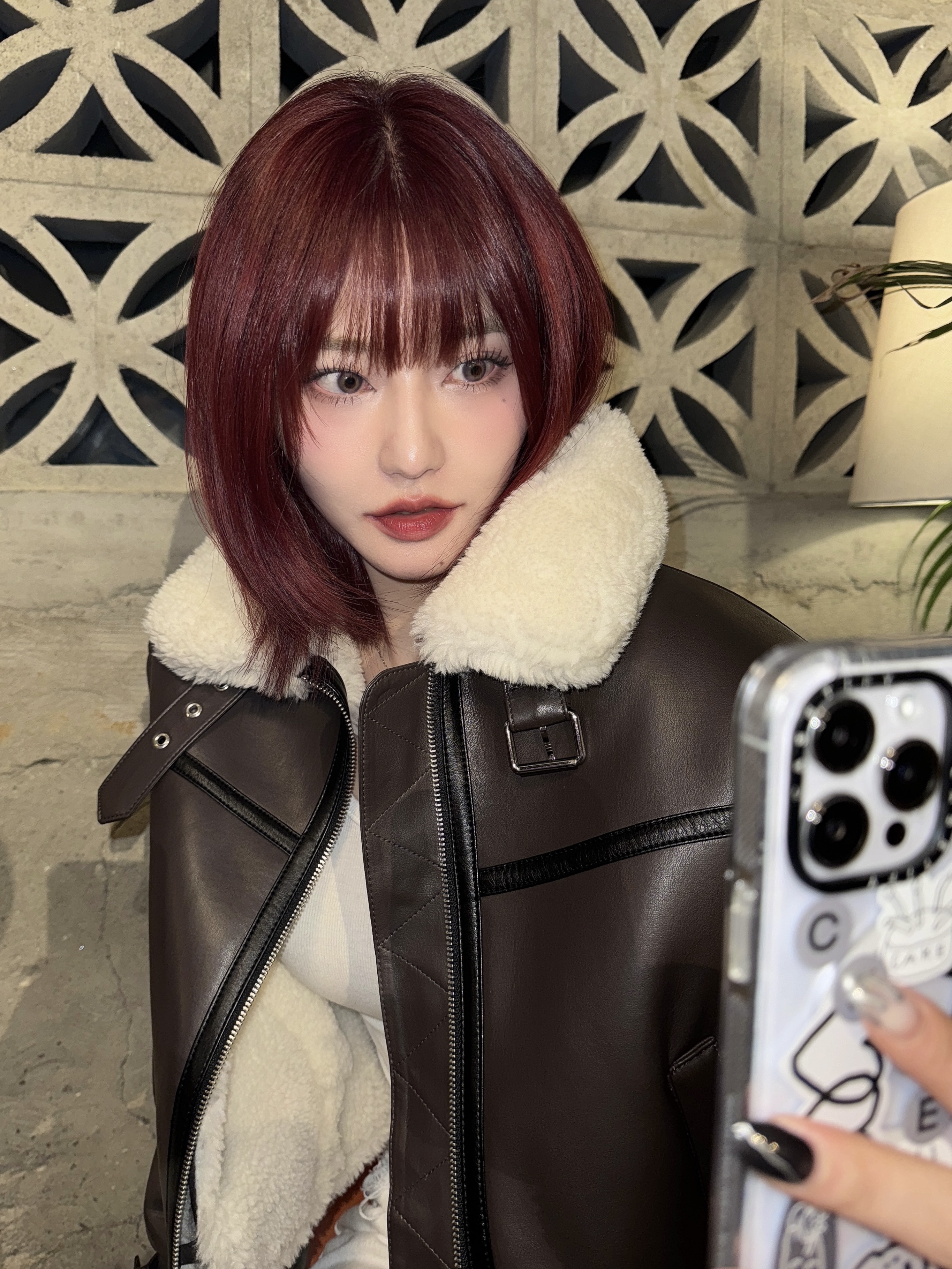 (W) UGG Classic Ultra Mini Platform Boots Chestnut 착용 스타일 - 2