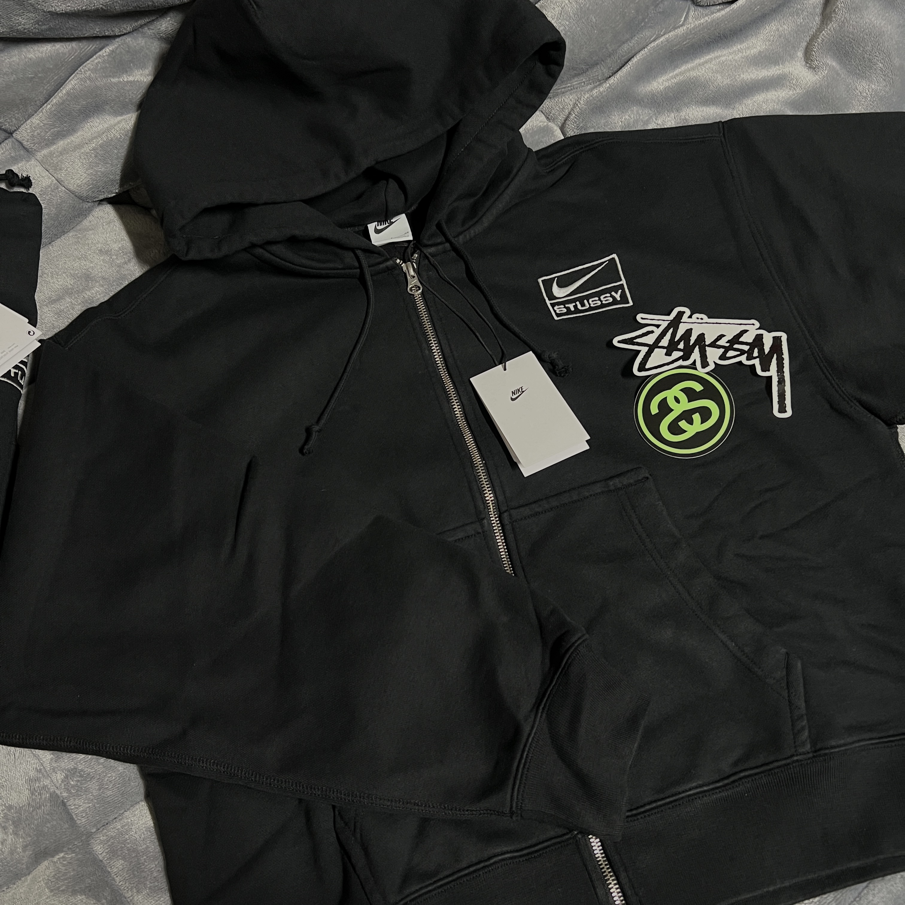 Nike x Stussy Full Zip Washed Fleece Hoodie Black (FJ9175-010) 착용 스타일 - 1