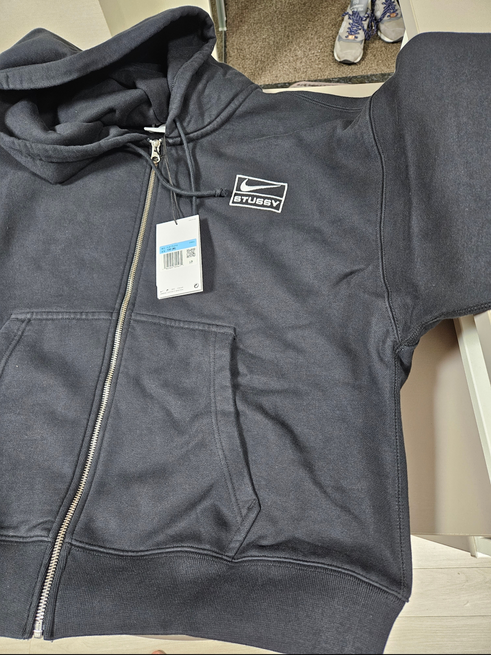 Nike x Stussy Full Zip Washed Fleece Hoodie Black (FJ9175-010), Nike x Stussy NRG Washed Fleece Crewneck Black (DO5310-010) 착용 스타일 - 1
