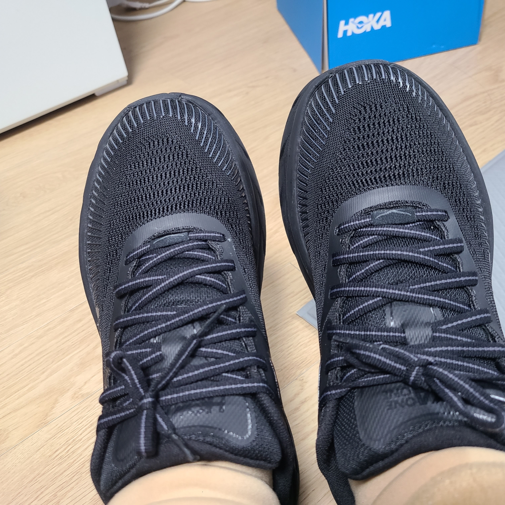 (W) Hoka Bondi 7 Black - Wide 착용 스타일 - 3