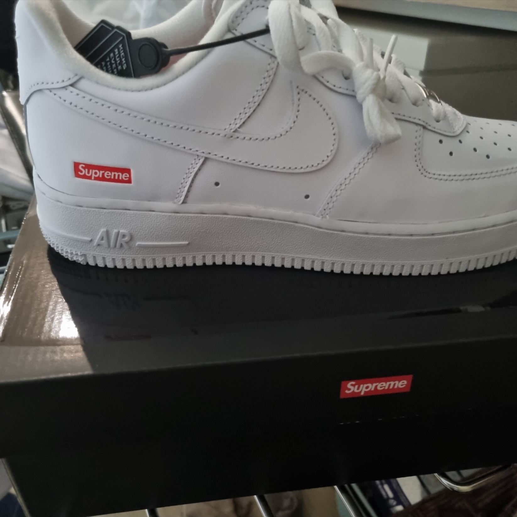 Nike x Supreme Air Force 1 Low White 착용 스타일