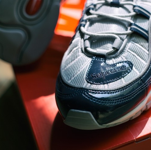 Nike x Supreme Air Max 98 Obsidian 착용 스타일