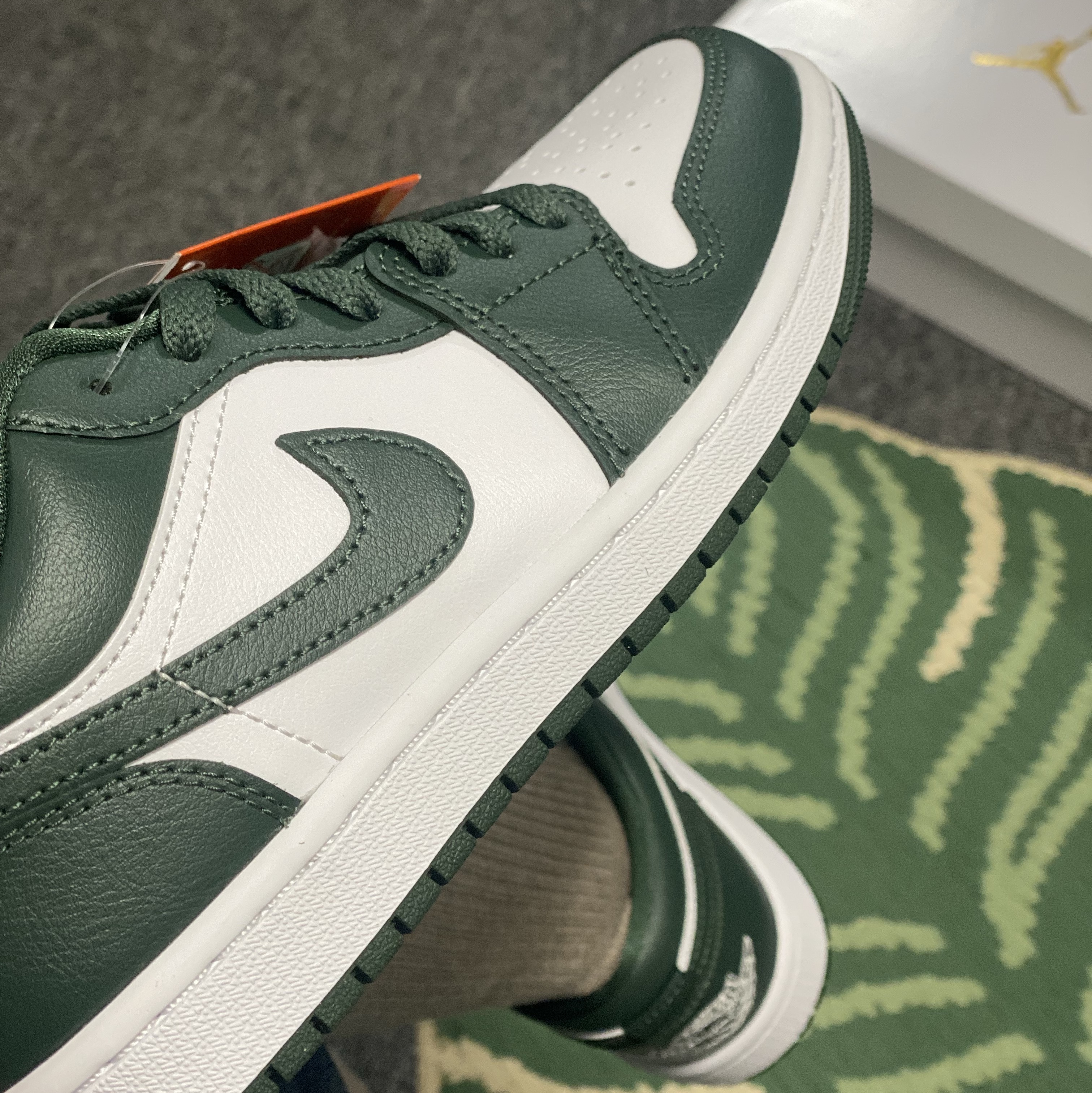 (W) Jordan 1 Low White Galactic Jade 착용 스타일 - 2