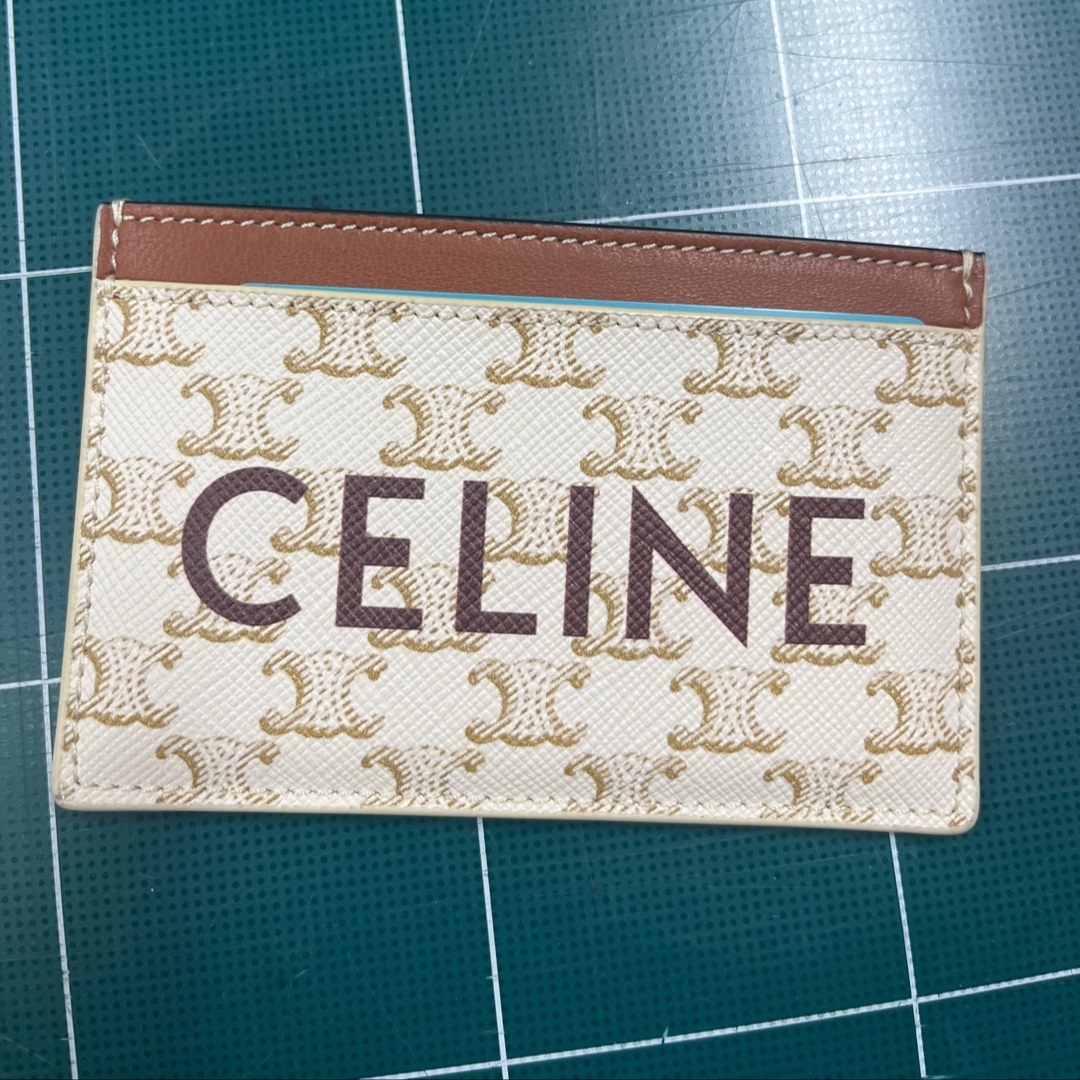 Celine Card Holder in Triomphe Canvas with Celine Print White Tan 착용 스타일