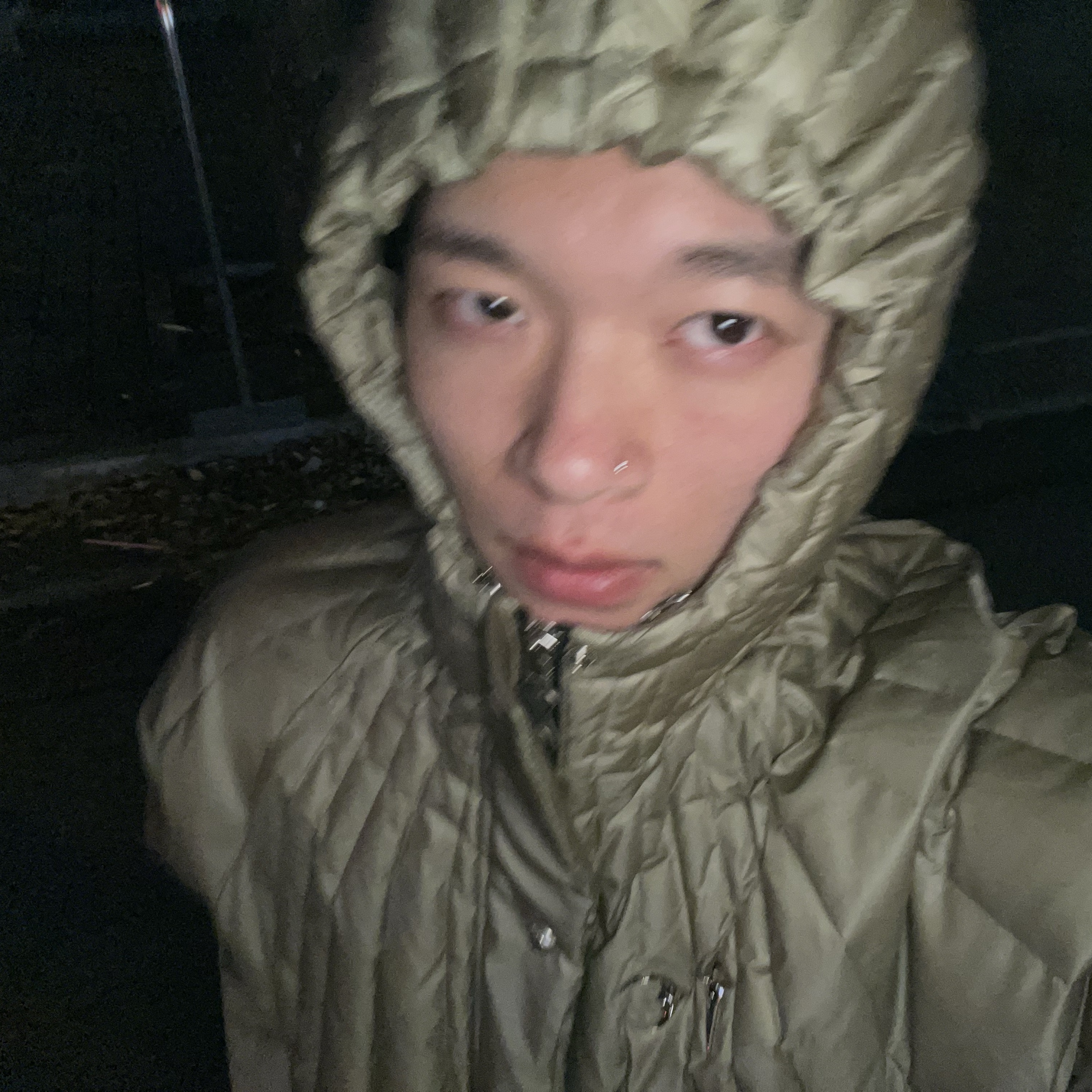 Thug Club Cave Down Jacket Beige 착용 스타일 - 1