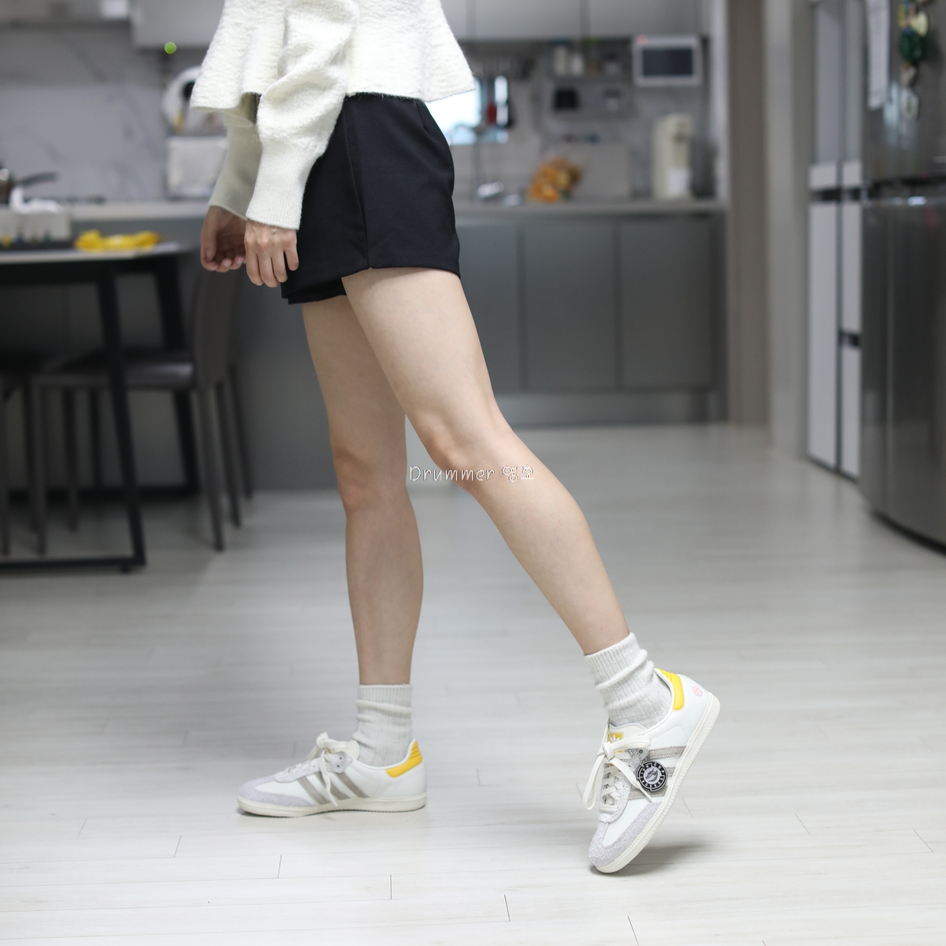 Adidas x Kasina Samba Consortium Cup Off White Trace Khaki 착용 스타일