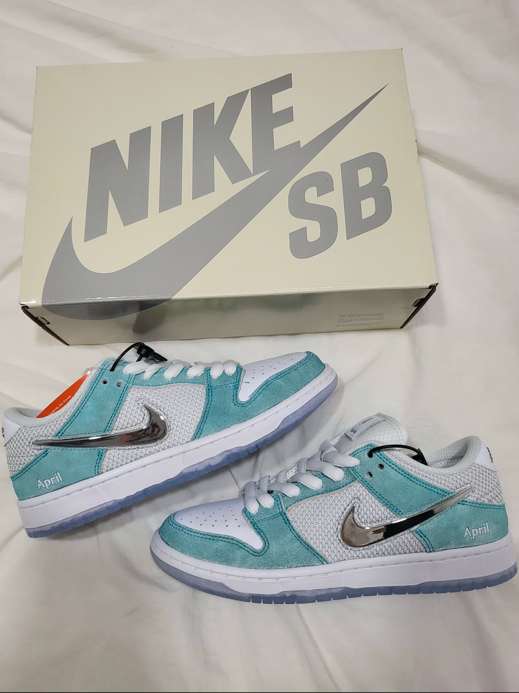 Nike x April Skateboards SB Dunk Low Pro QS Racer Blue Metallic Silver 착용 스타일