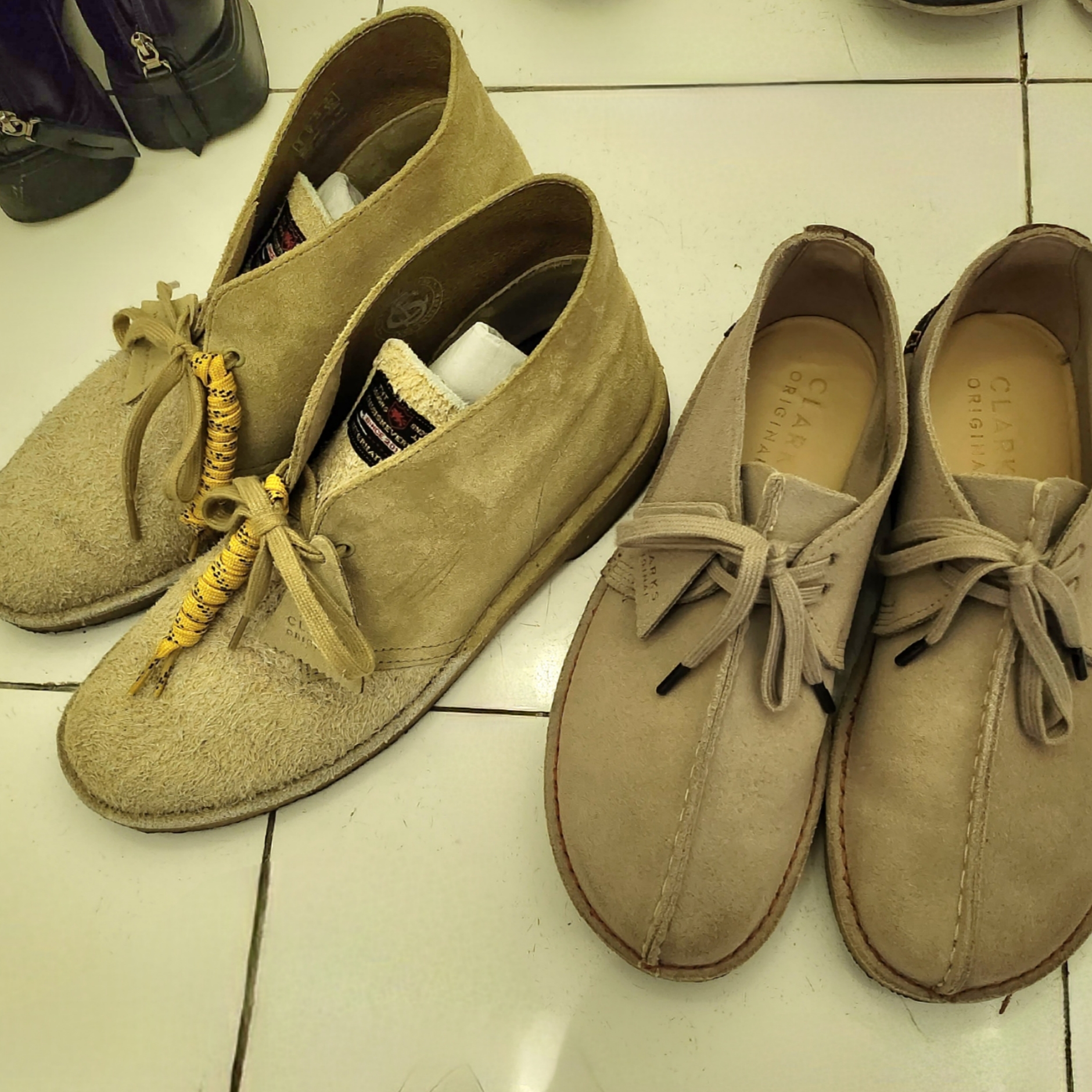 Clarks x Thisisneverthat Desert Boots Maple, Clarks Desert Trek Suede Sand 착용 스타일 - 1